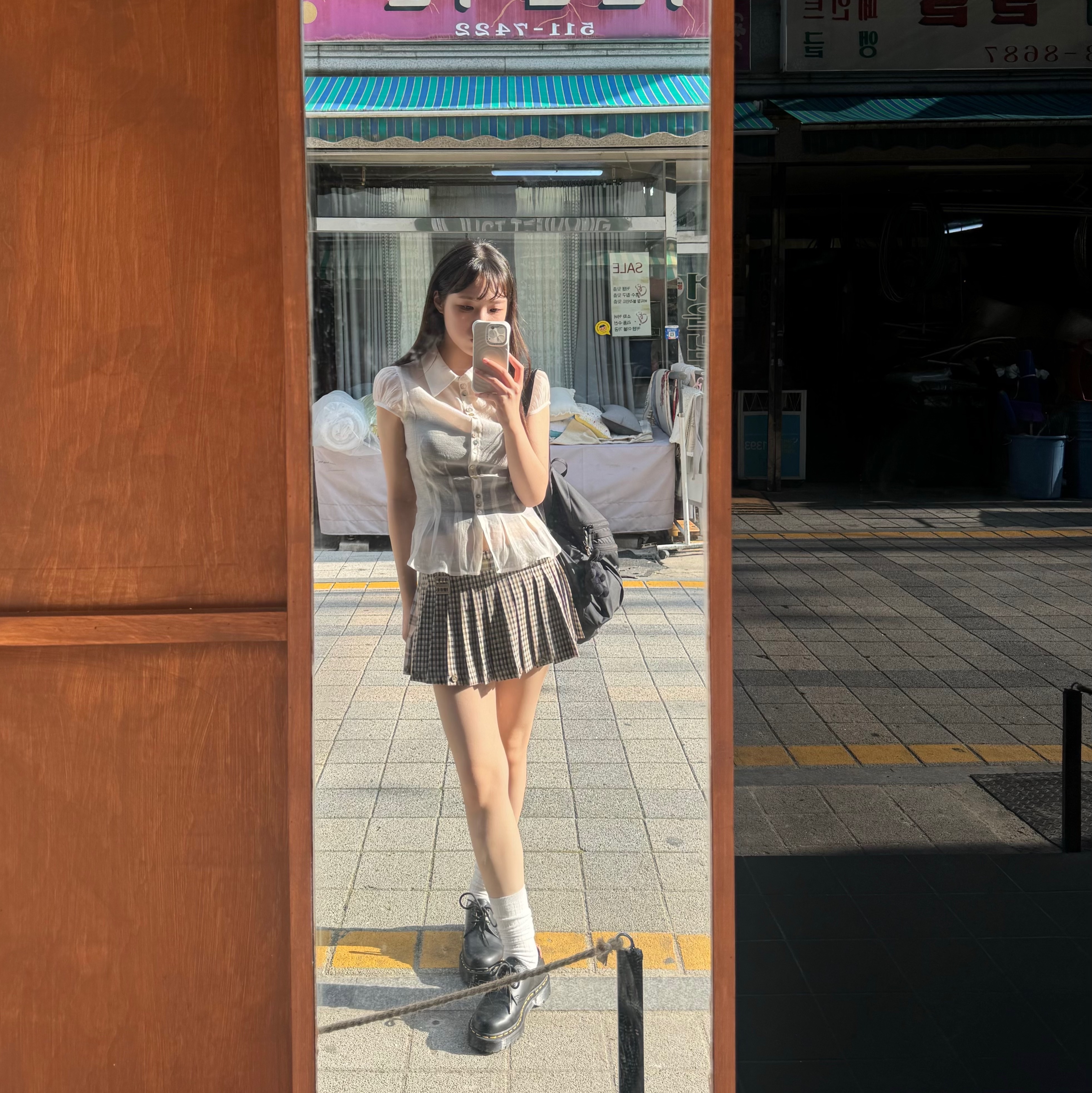 Dr. Martens 1461 Bex Black, Arc'teryx Heliad 15 Backpack Black 착용 스타일 - 2