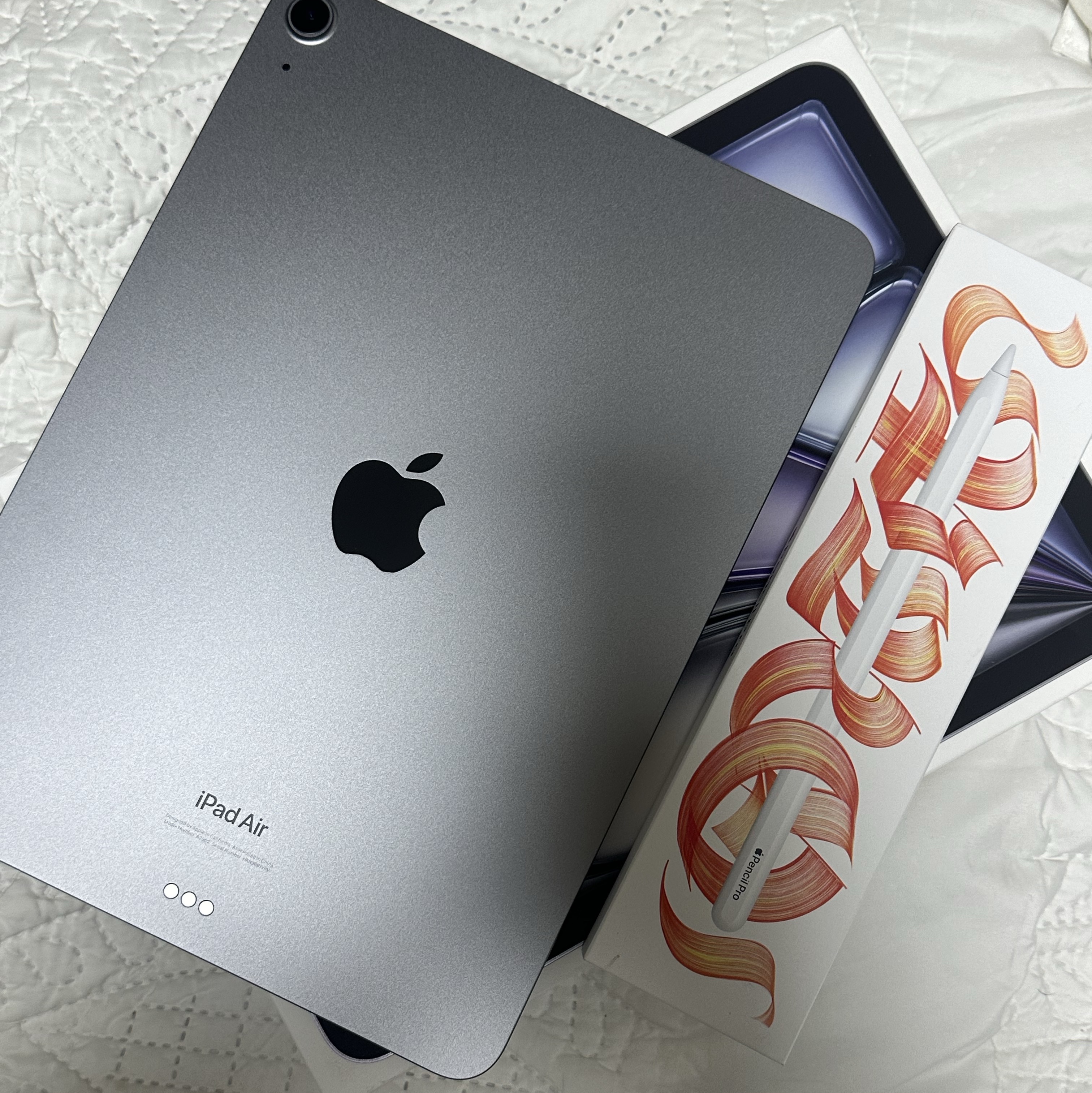 Apple iPad Air 6th Gen 11-inch Wifi 128GB Space Gray (Korean Ver.) 착용 스타일