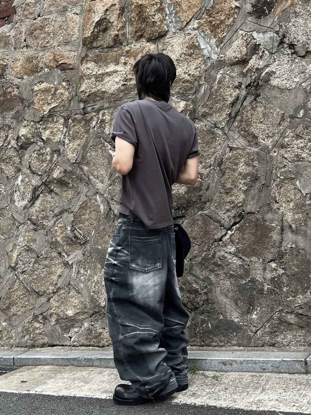 BLR Embossed Wave Washing Wide Denim Pants Black, BLR Embossed Wave Washing Wide Denim Pants Blue 착용 스타일