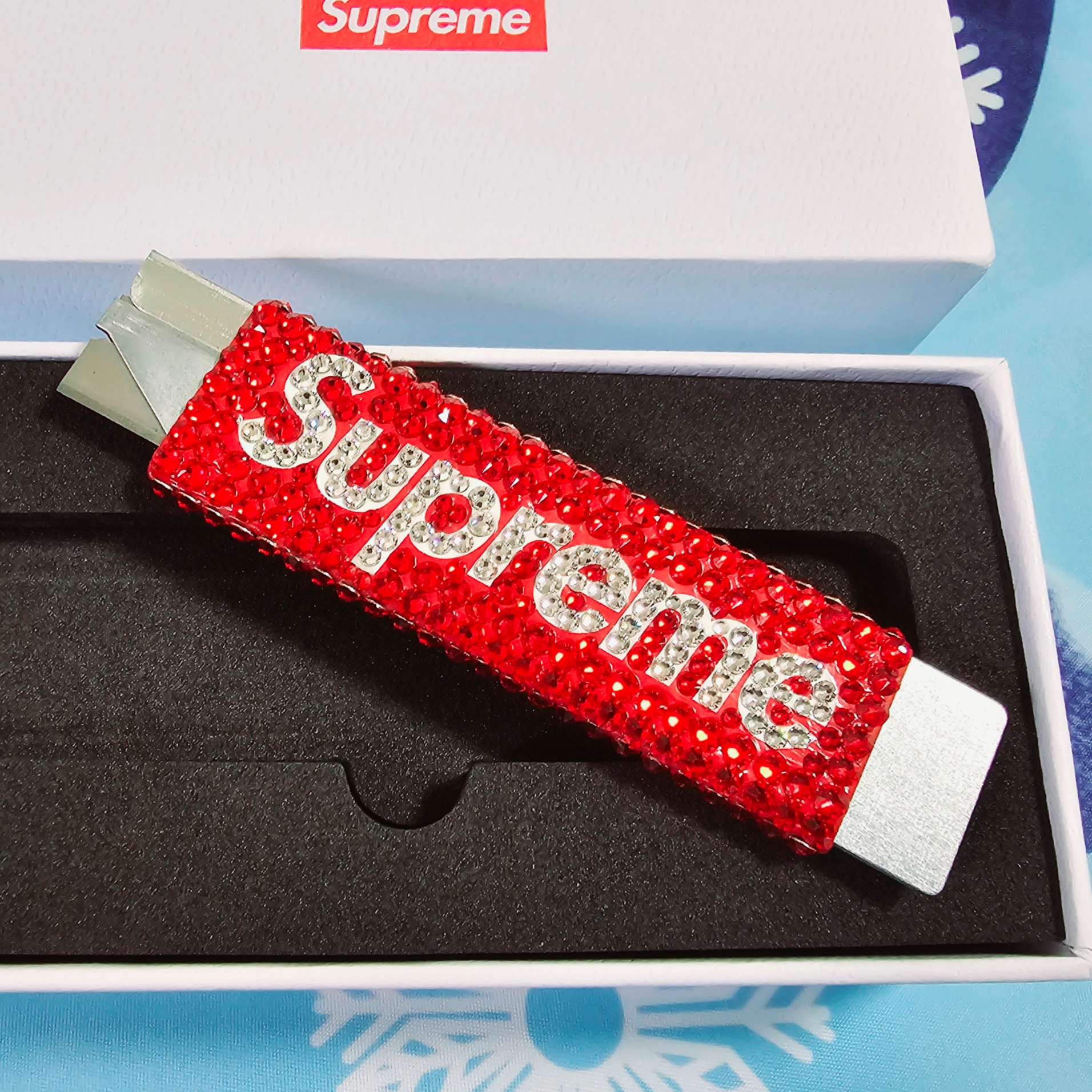 Supreme x Swarovski Crystal Box Cutter Red - 24FW 착용 스타일 - 2