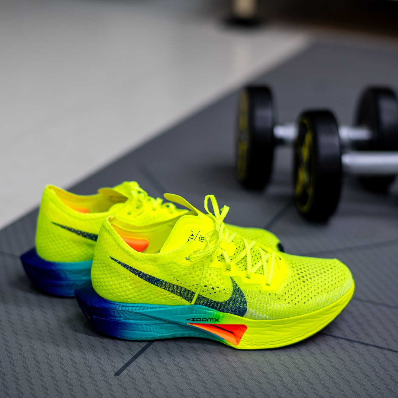 Nike ZoomX Vaporfly Next% 3 Volt Scream Green 착용 스타일