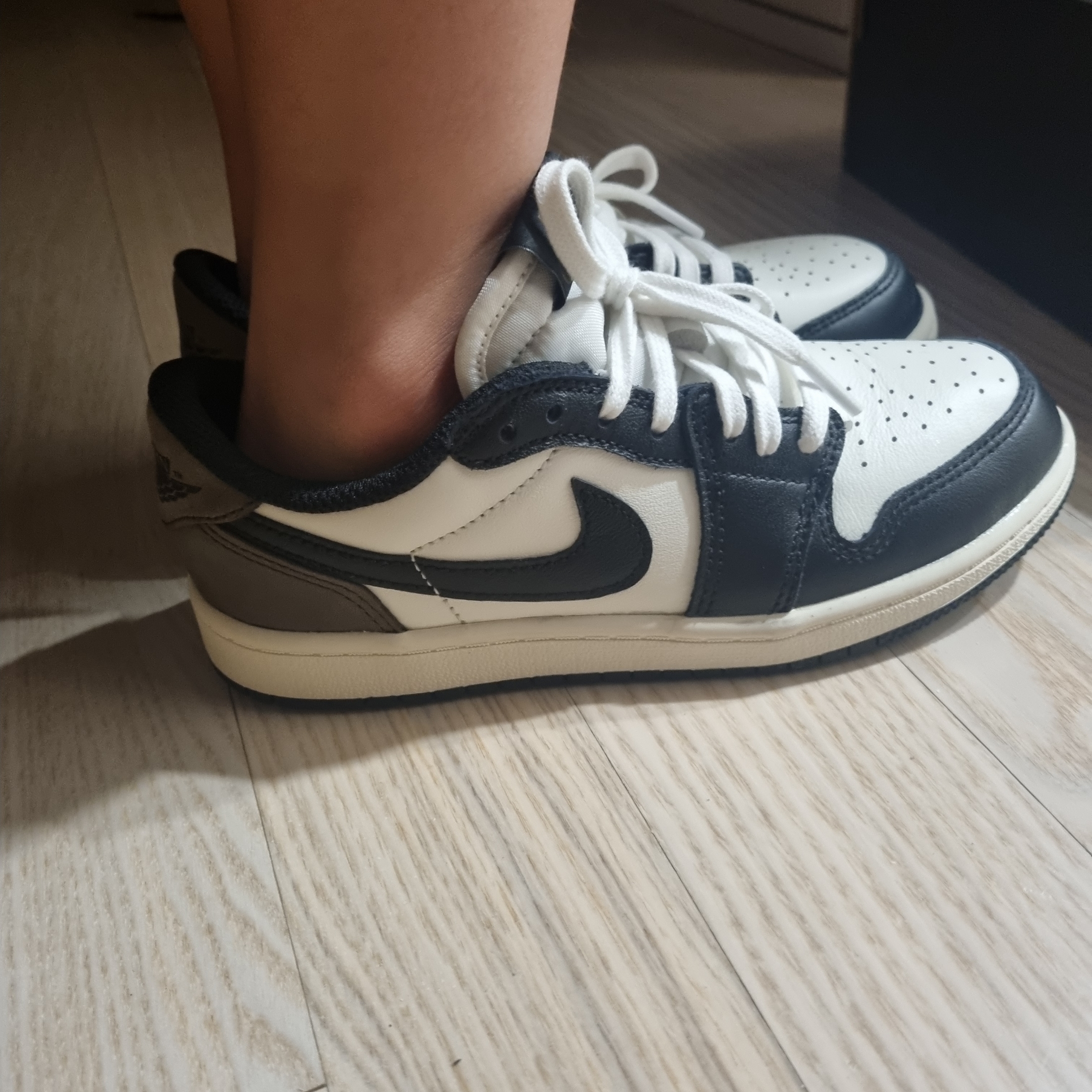 (PS) Jordan 1 Retro Low OG Mocha 착용 스타일 - 1