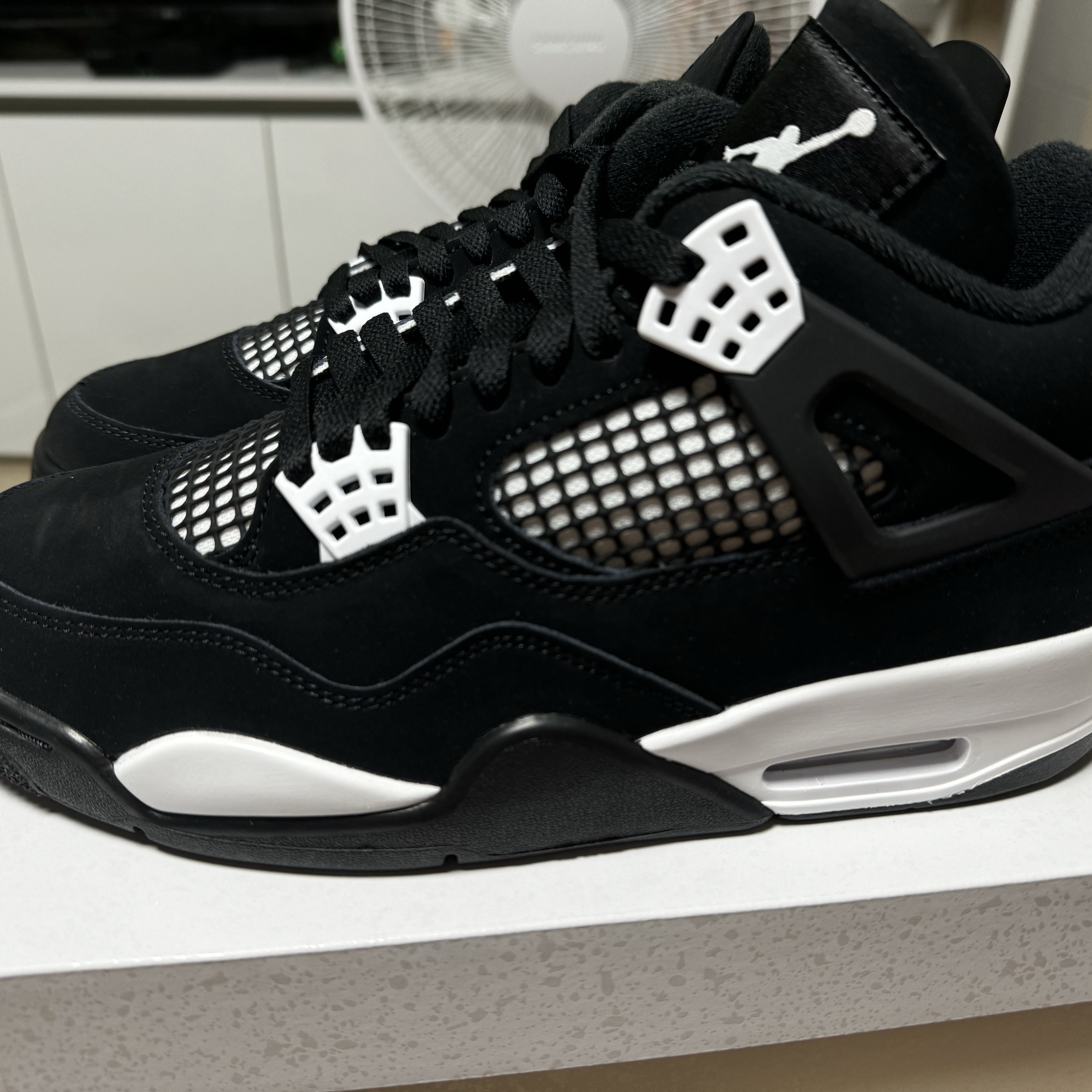 Jordan 4 Retro White Thunder 착용 스타일 - 2