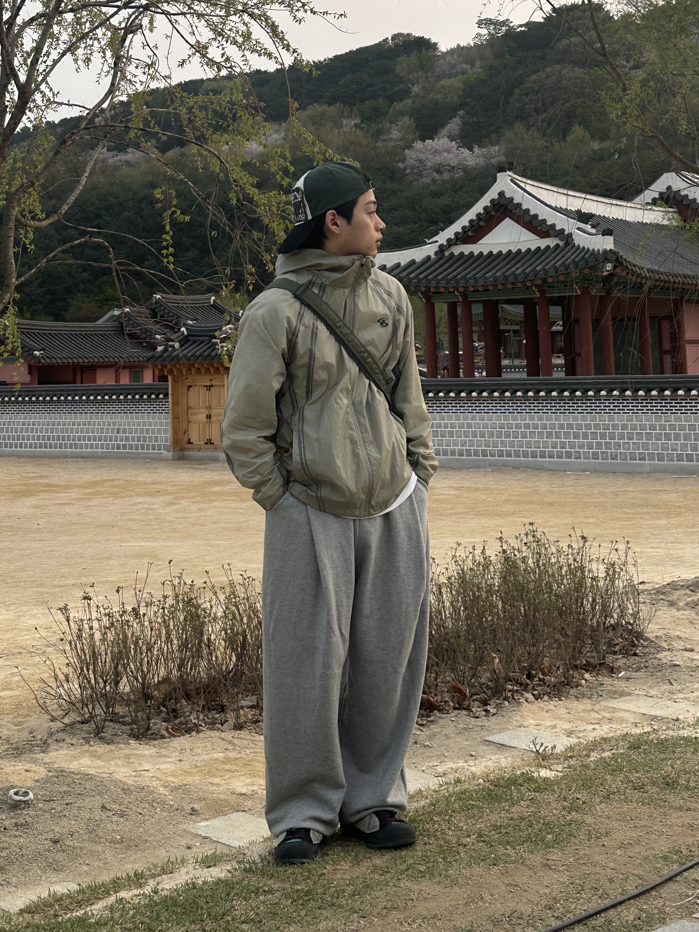 Porter Tanker Shoulder Bag Sage Green, Sansan Gear Seam Sealing Jacket Jade - 22FW 착용 스타일 - 1
