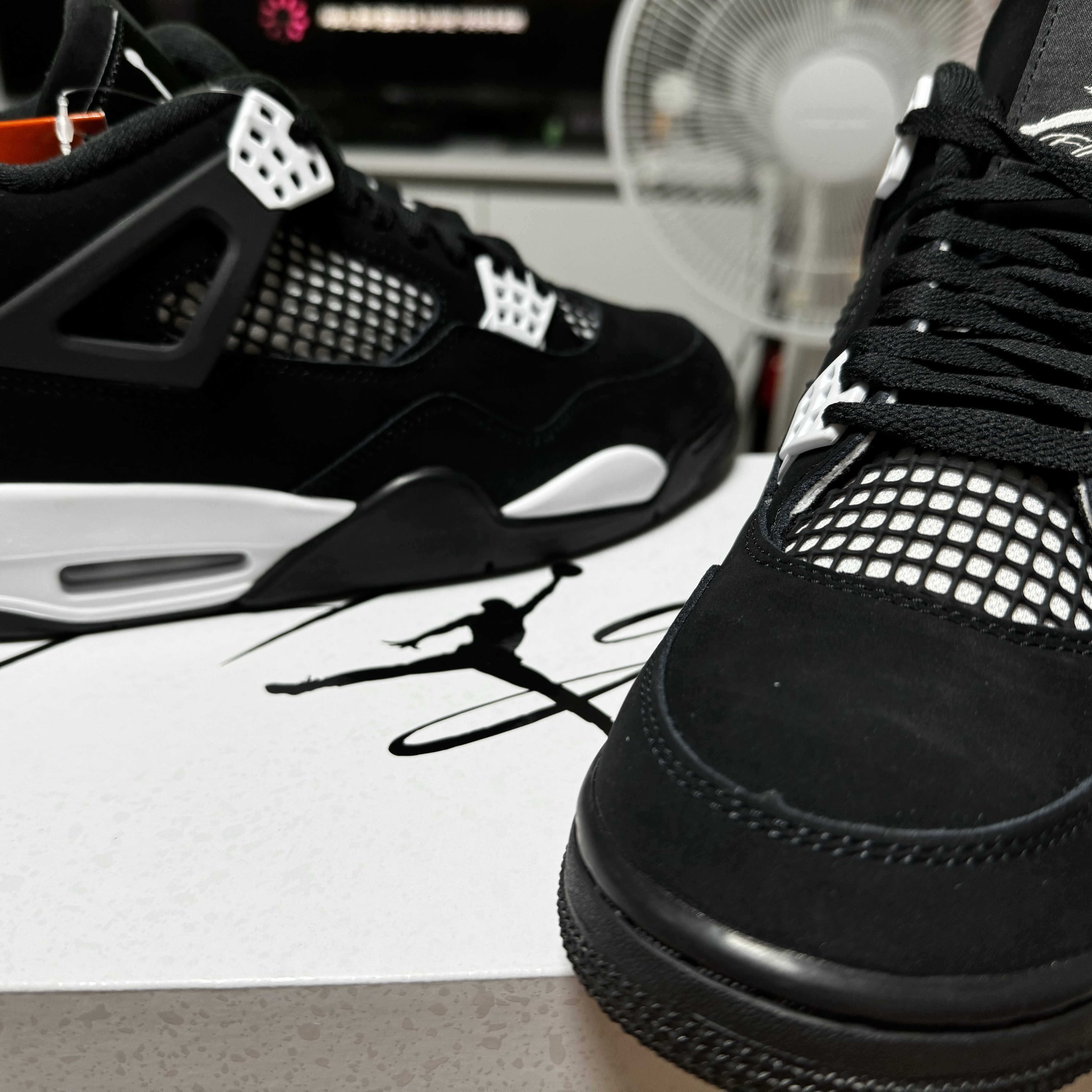 Jordan 4 Retro White Thunder 착용 스타일 - 1