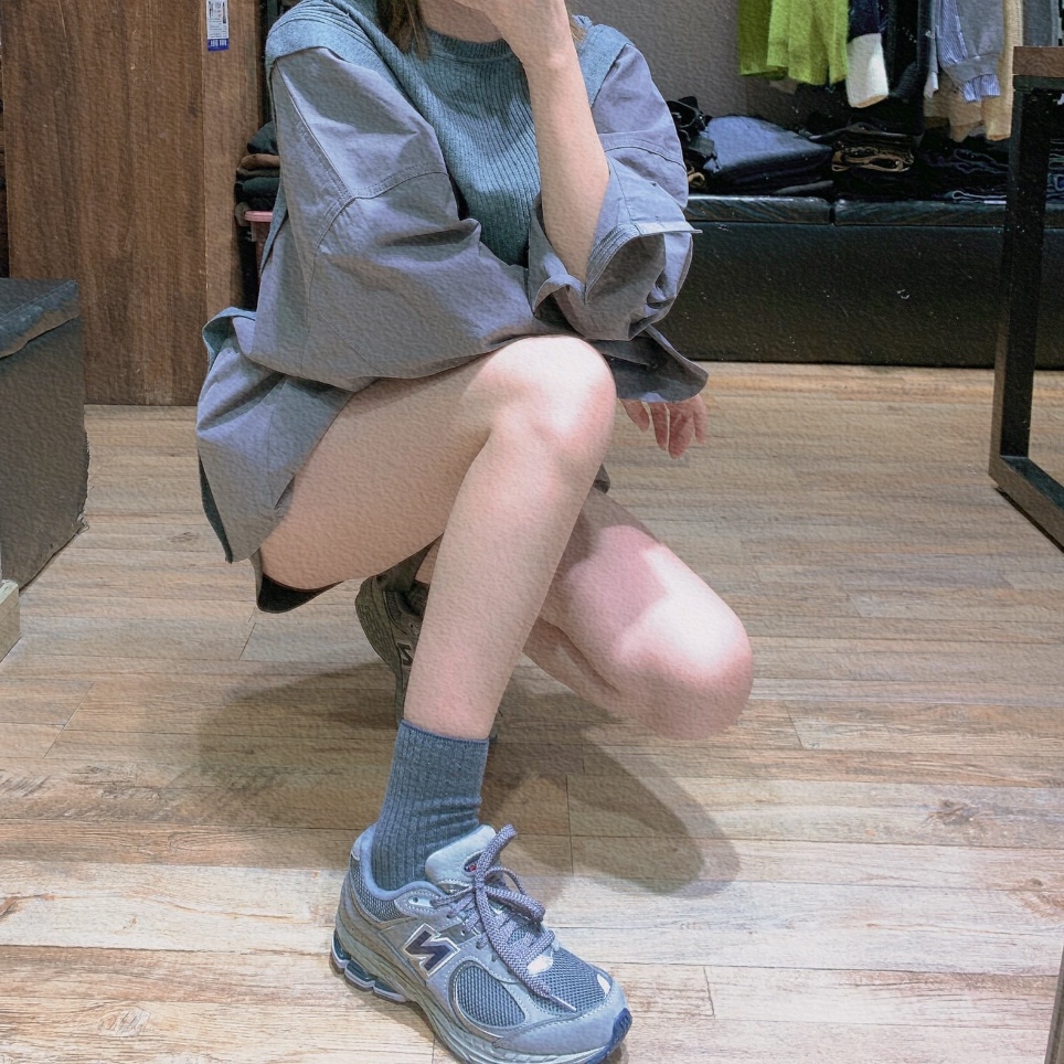 New Balance 2002R Special Vintage Black Grey 착용 스타일