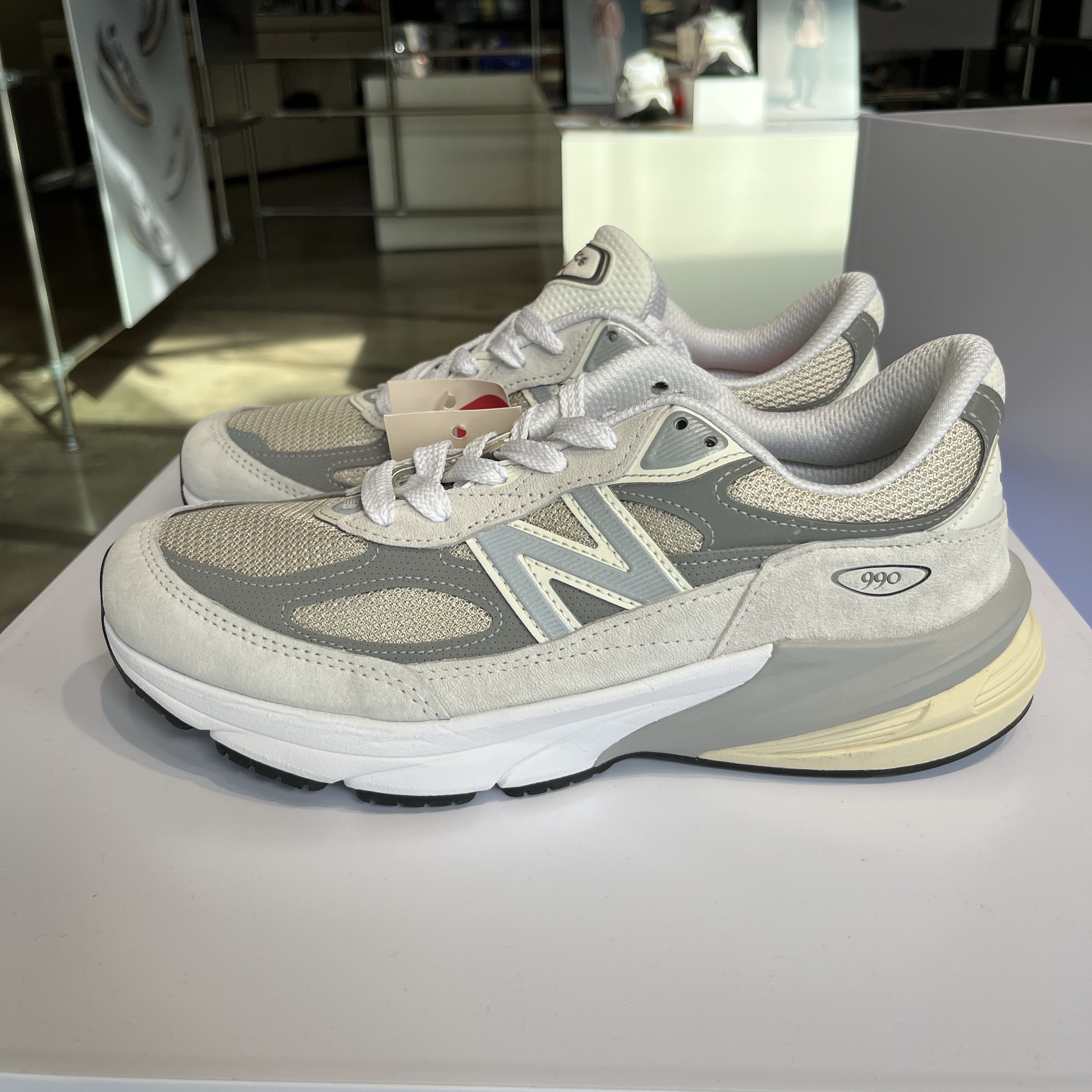 New Balance 990v6 Made in USA Reflection Marblehead, New Balance 990v6 Made in USA Castlerock Moonrock 착용 스타일 - 1