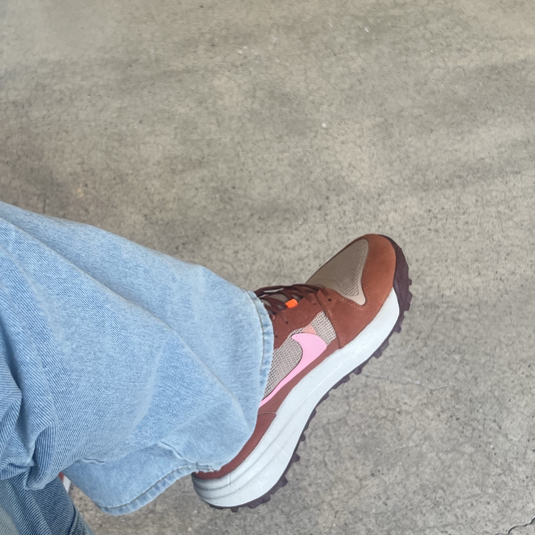 Nike ACG Lowcate Hemp Dark Russet 착용 스타일