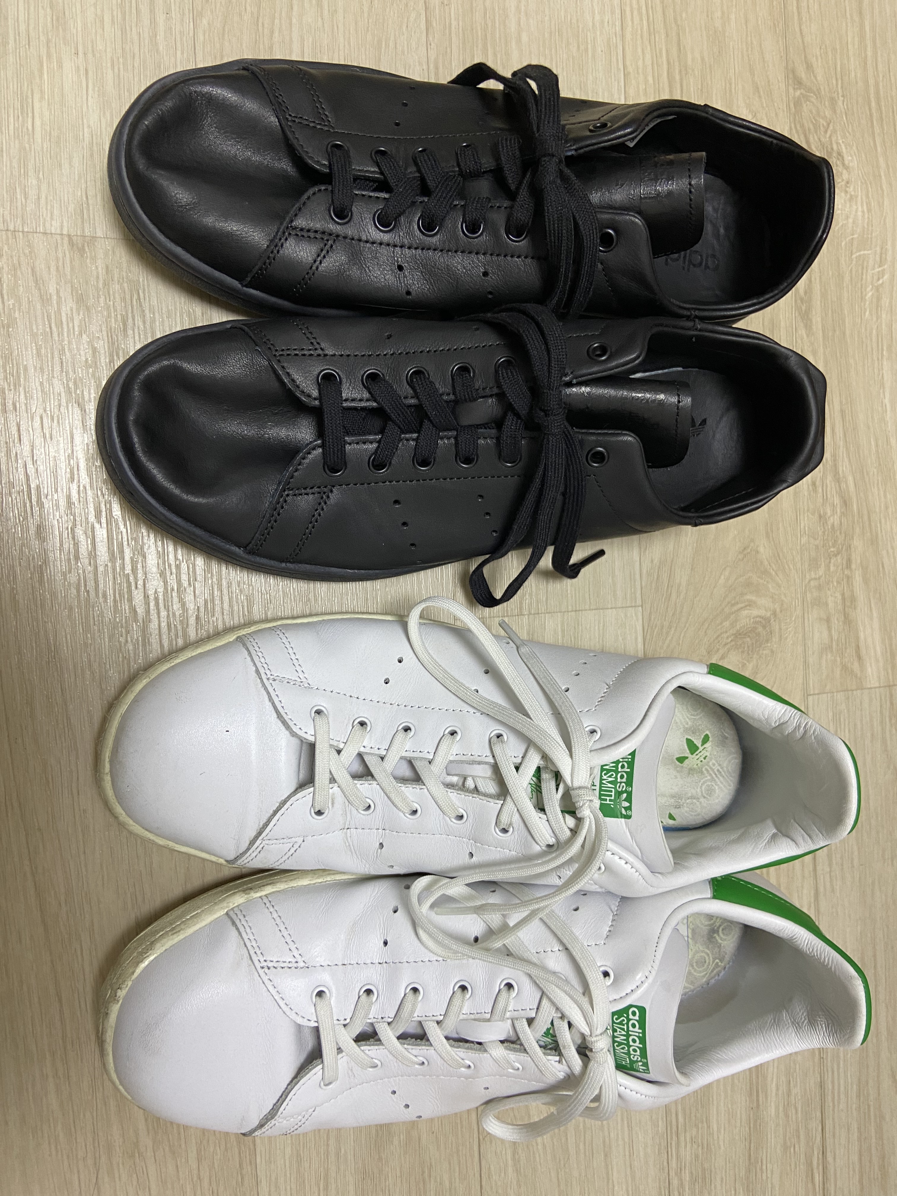 Adidas Stan Smith Decon Core Black, Adidas Stan Smith 80s Cloud White Green 착용 스타일 - 2