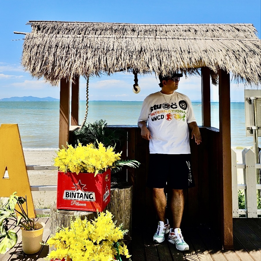 On Running Lightweight Cap Black, Stussy x Cactus Plant Flea Market International T-Shirt White 착용 스타일 - 1
