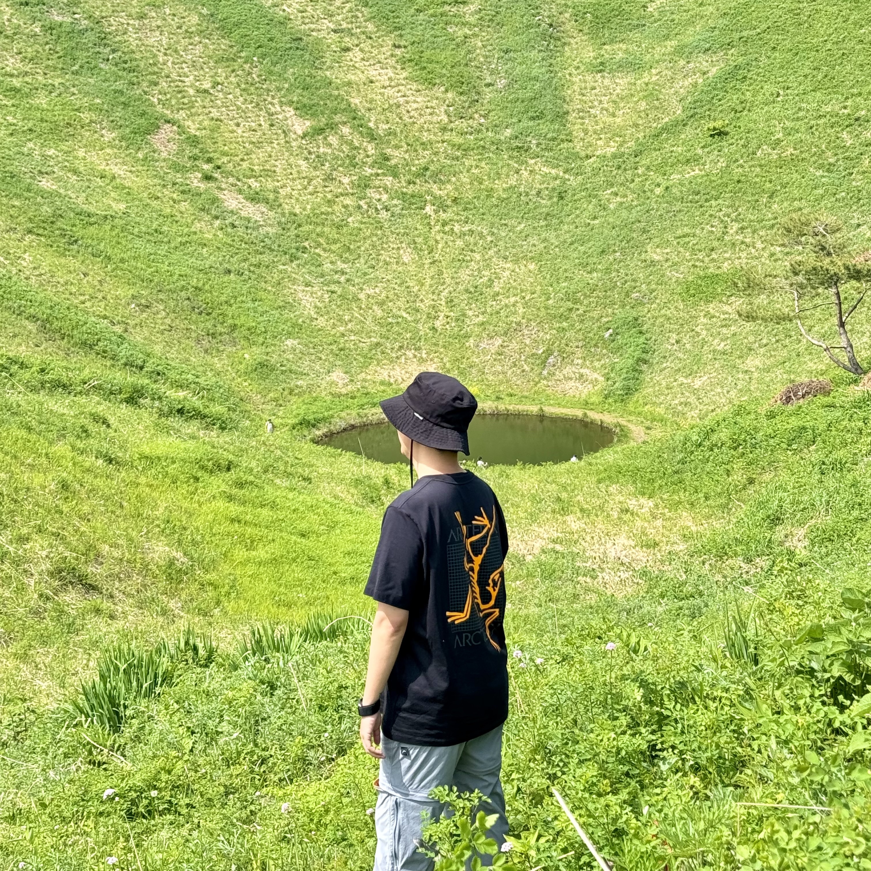 Arc'teryx Arc'Multi Bird Logo SS T-Shirt Black 착용 스타일