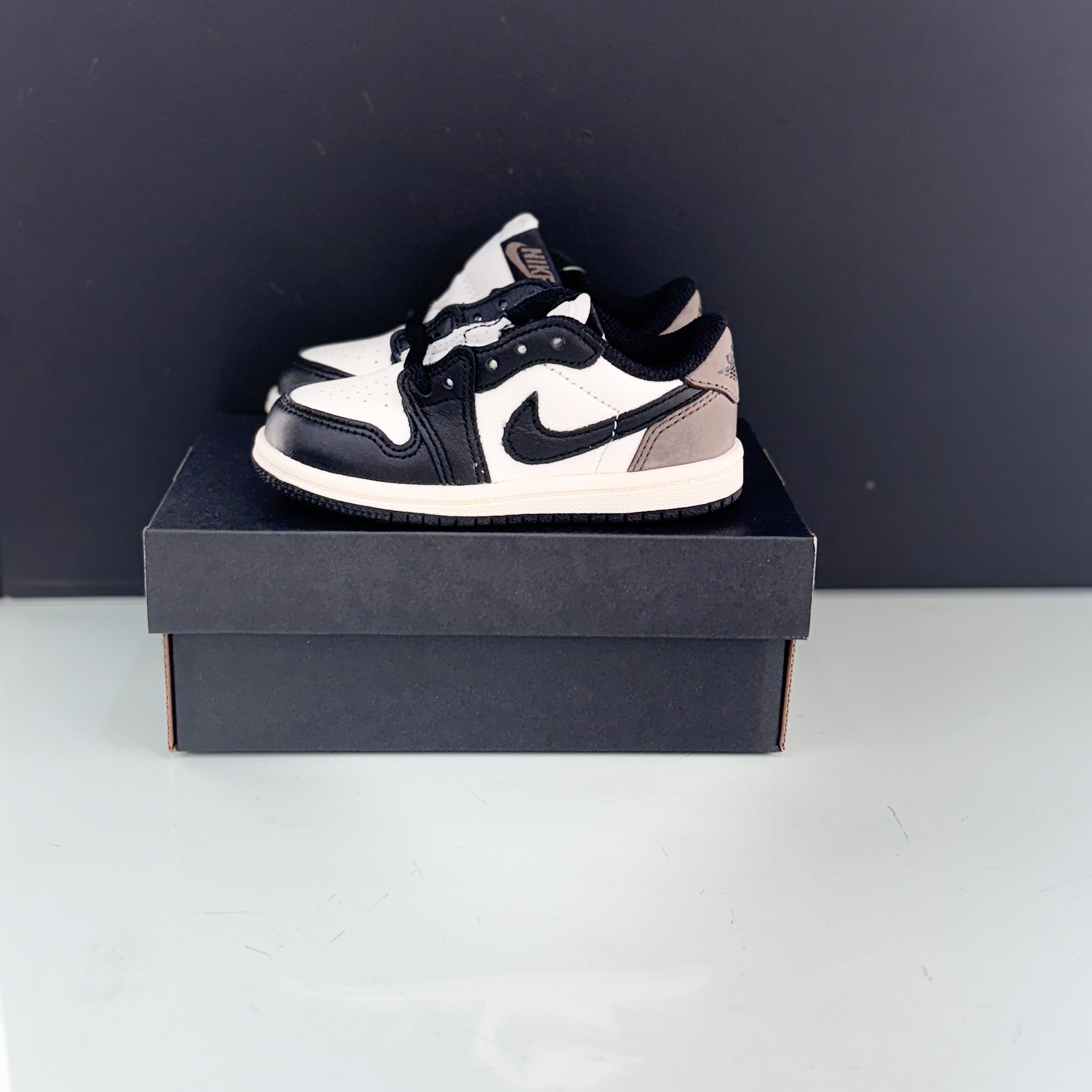 (TD) Jordan 1 Retro Low OG Mocha 착용 스타일 - 1
