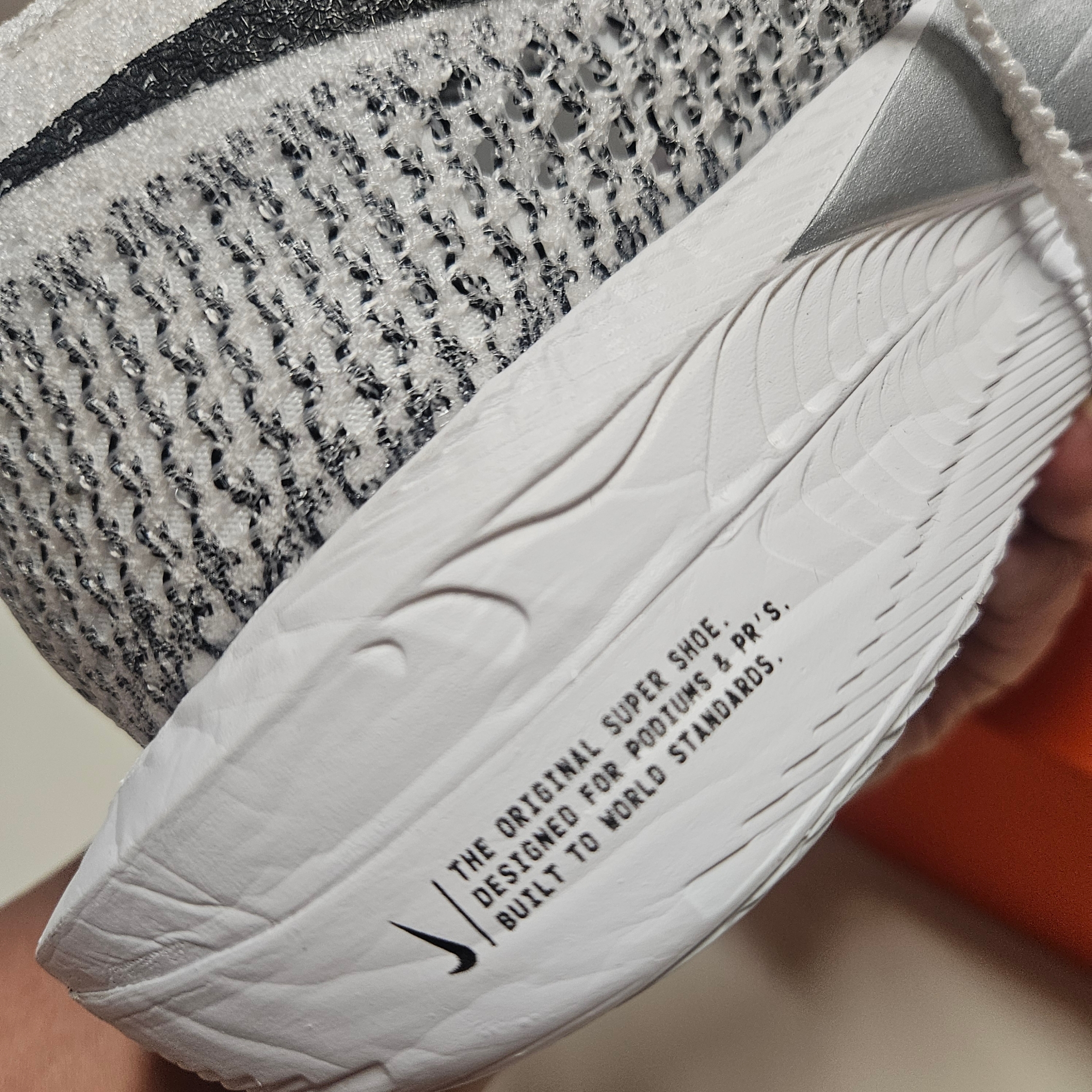 Nike ZoomX Vaporfly Next% 3 White Grey 착용 스타일 - 2