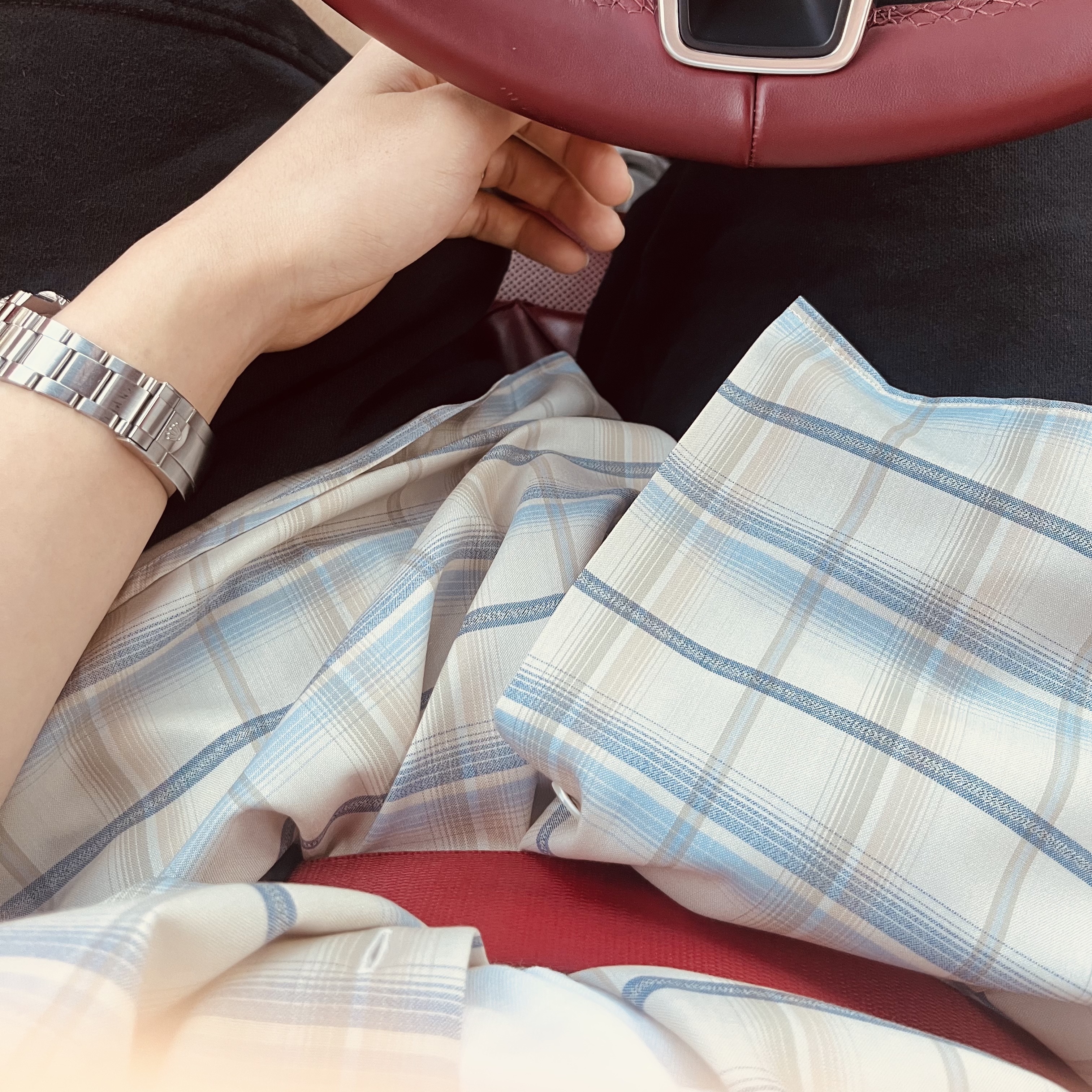 Auralee Super Light Wool Check Shirt Light Beige, Rolex Submariner Date 41mm 126610LN Black Oyster 착용 스타일