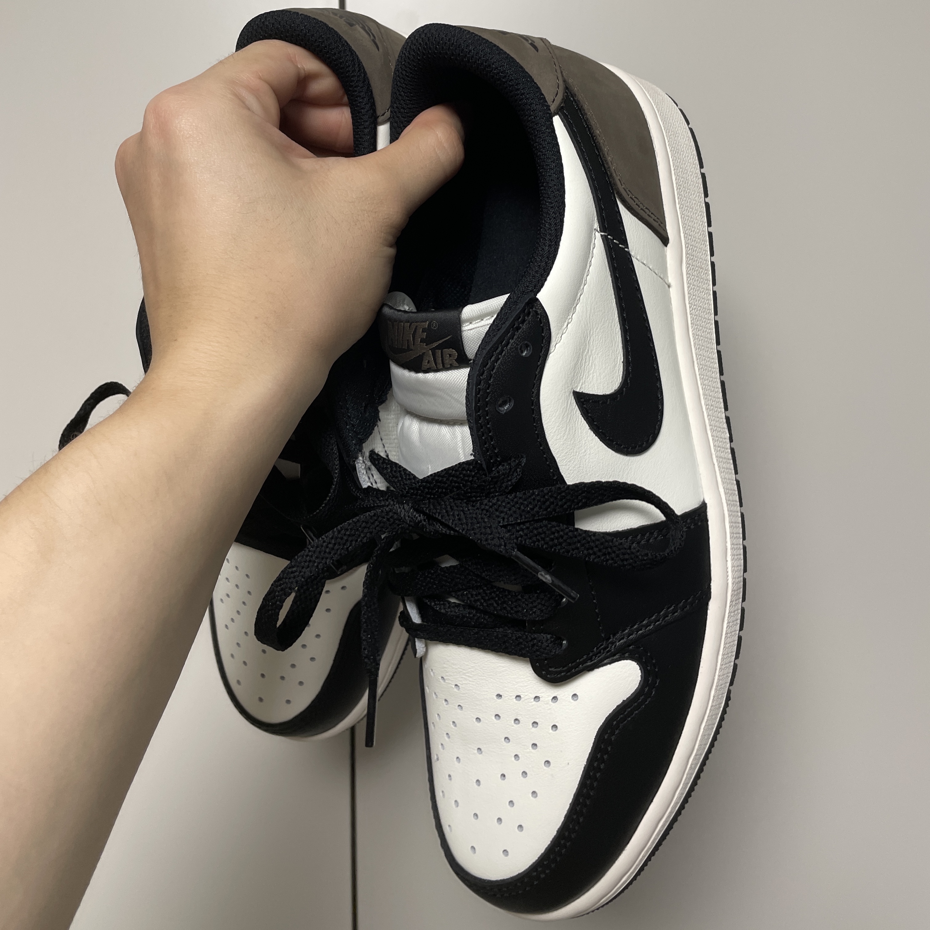 Jordan 1 Retro Low OG Mocha 착용 스타일 - 2