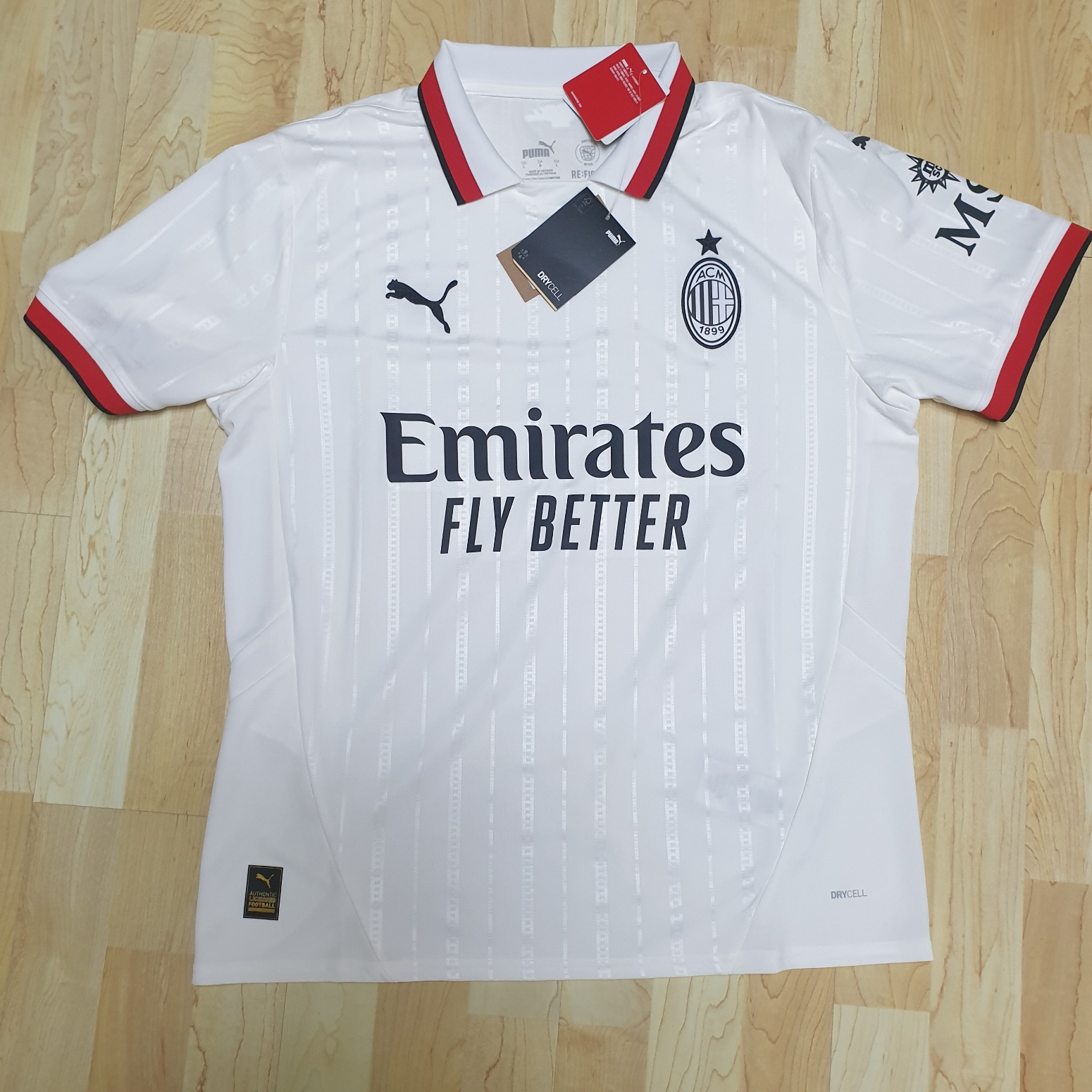 Puma AC Milan 2024/25 Away Jersey White (Non Marking Ver.) 착용 스타일