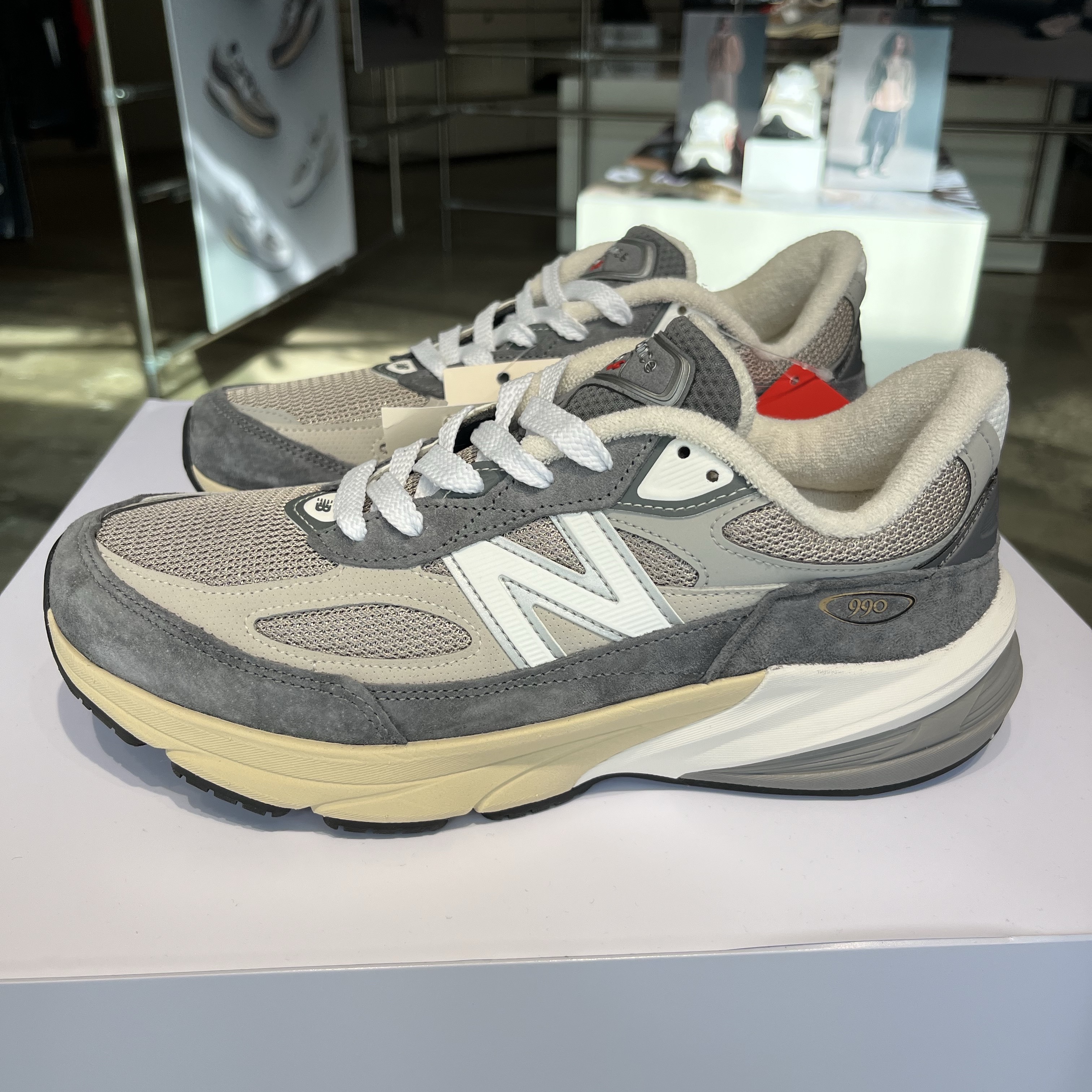 New Balance 990v6 Made in USA Reflection Marblehead, New Balance 990v6 Made in USA Castlerock Moonrock 착용 스타일 - 2