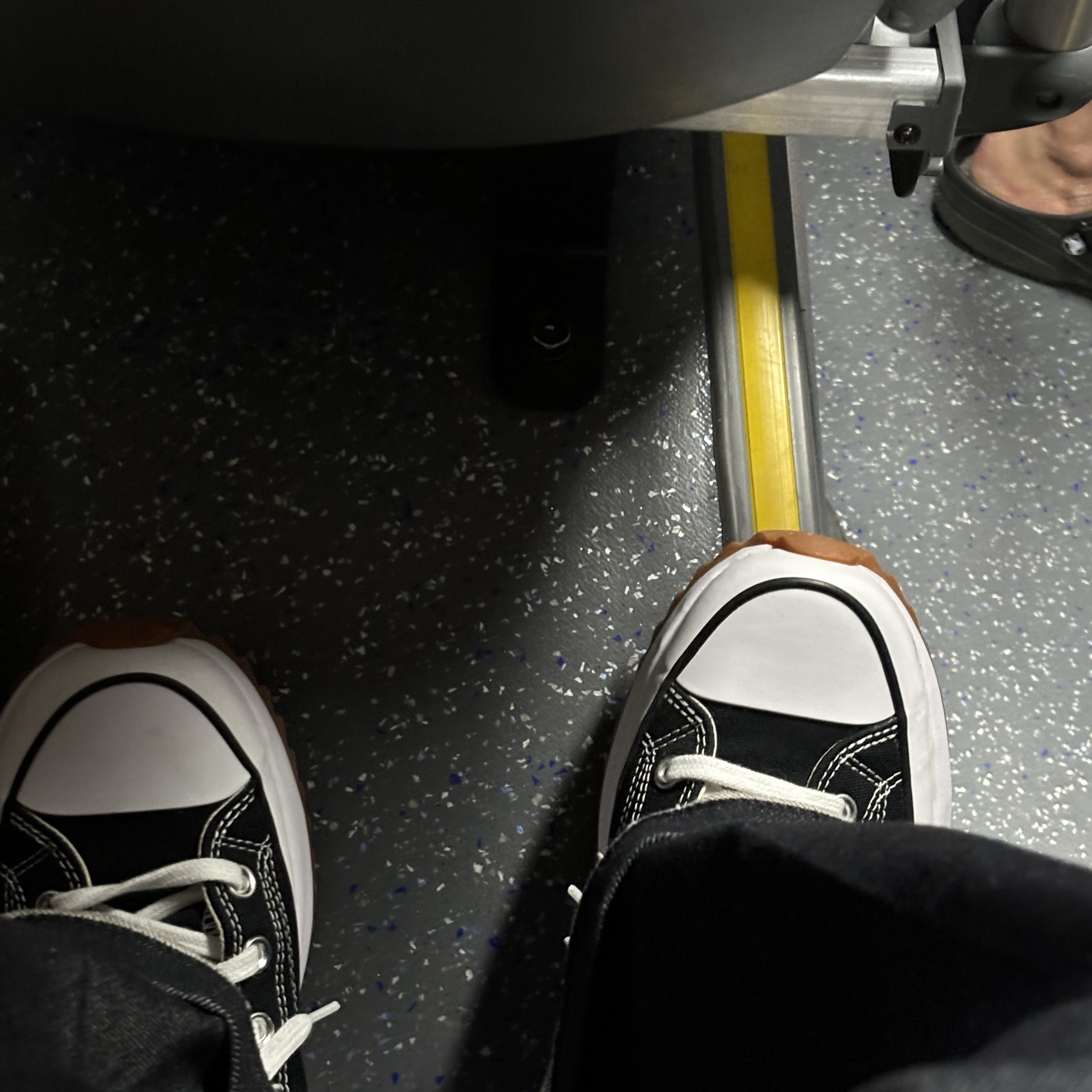 Converse Run Star Hike Hi Black White Gum 착용 스타일