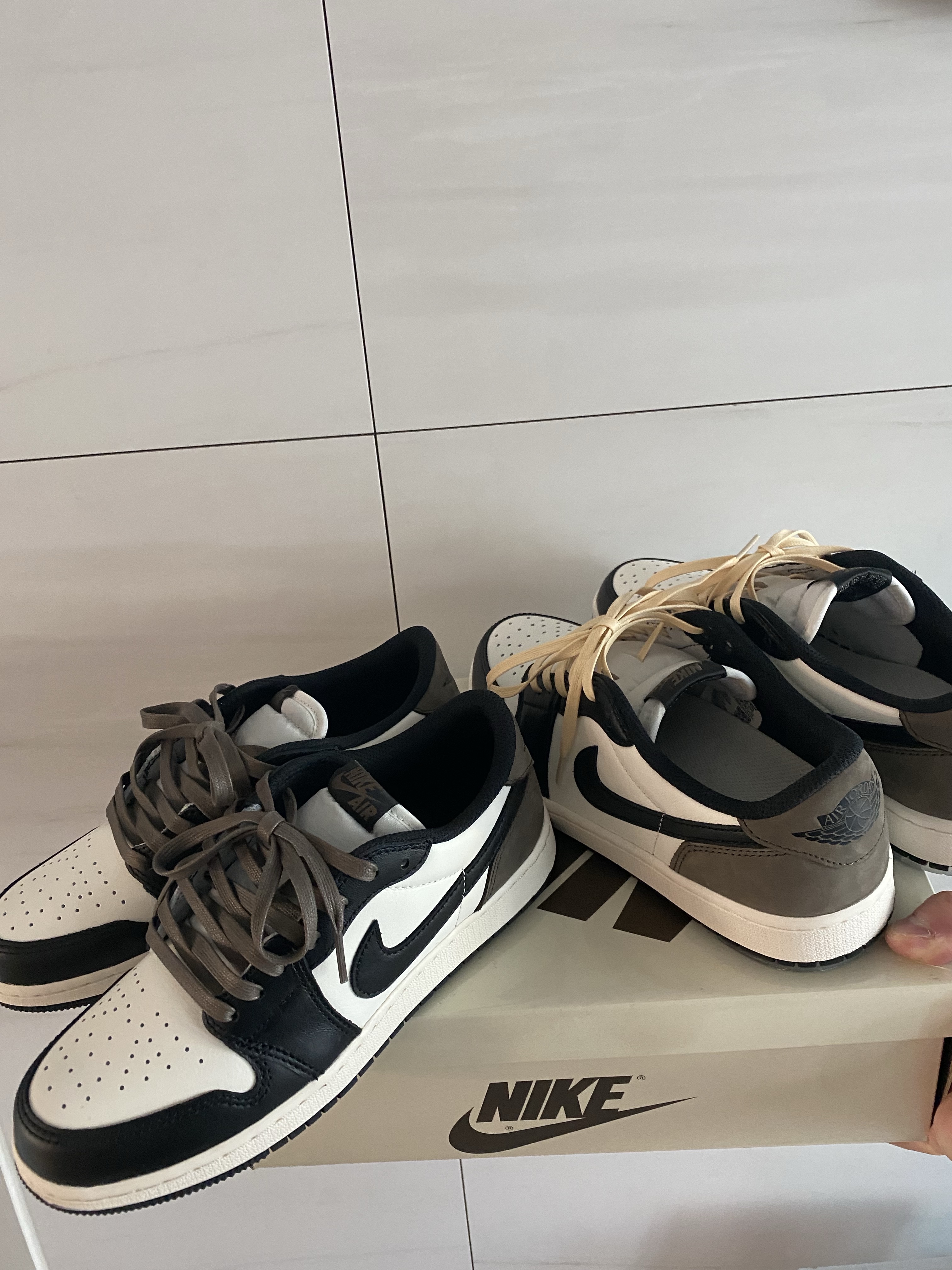 Jordan 1 Retro Low OG Mocha, (GS) Jordan 1 Retro Low OG Mocha 착용 스타일 - 1