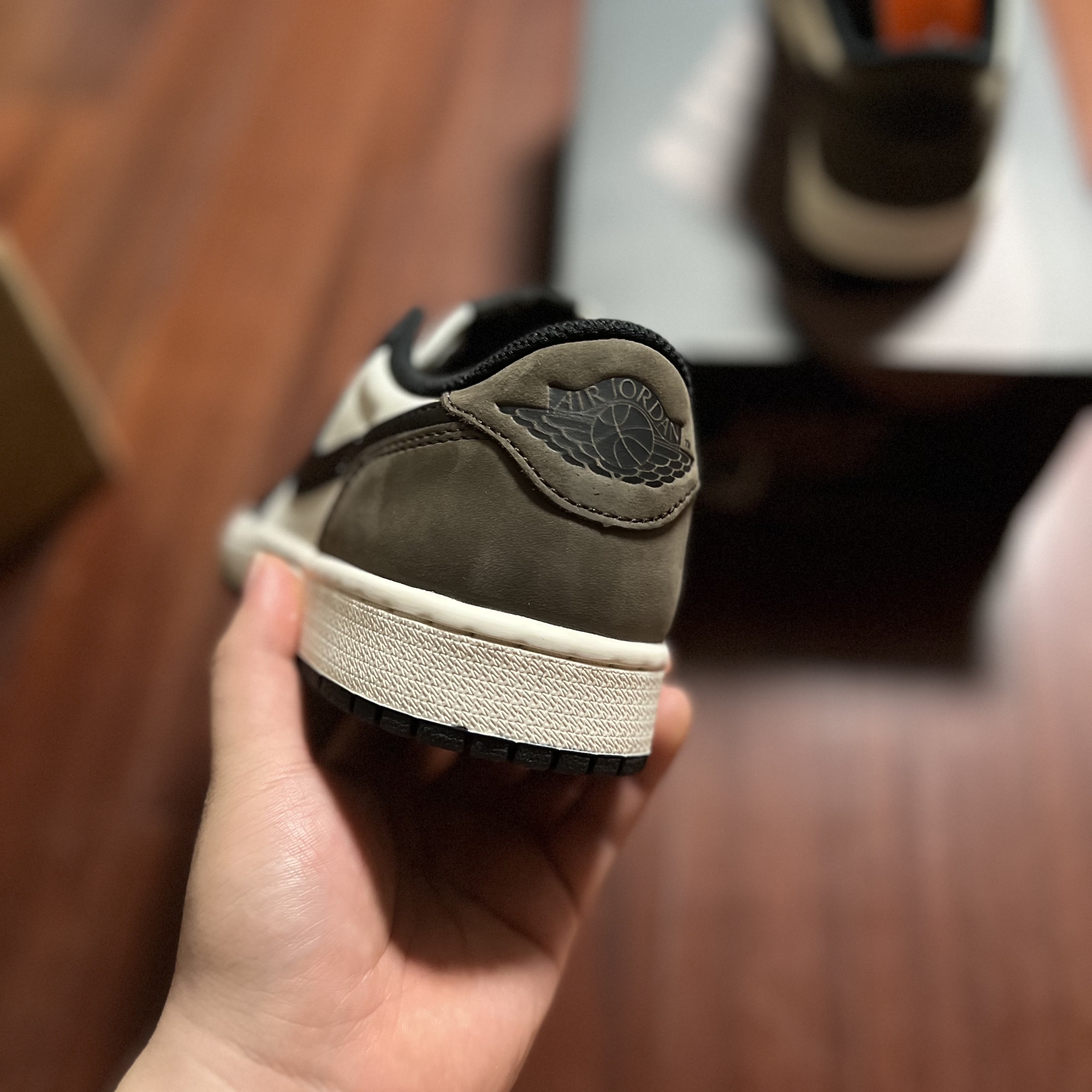 Jordan 1 Retro Low OG Mocha 착용 스타일 - 2