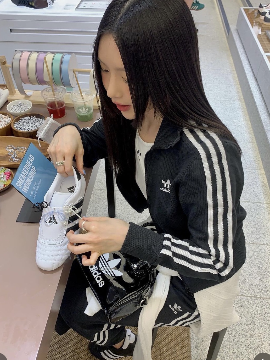 (W) Adidas Adicolor Knit Top Black - KR Sizing 착용 스타일 - 2