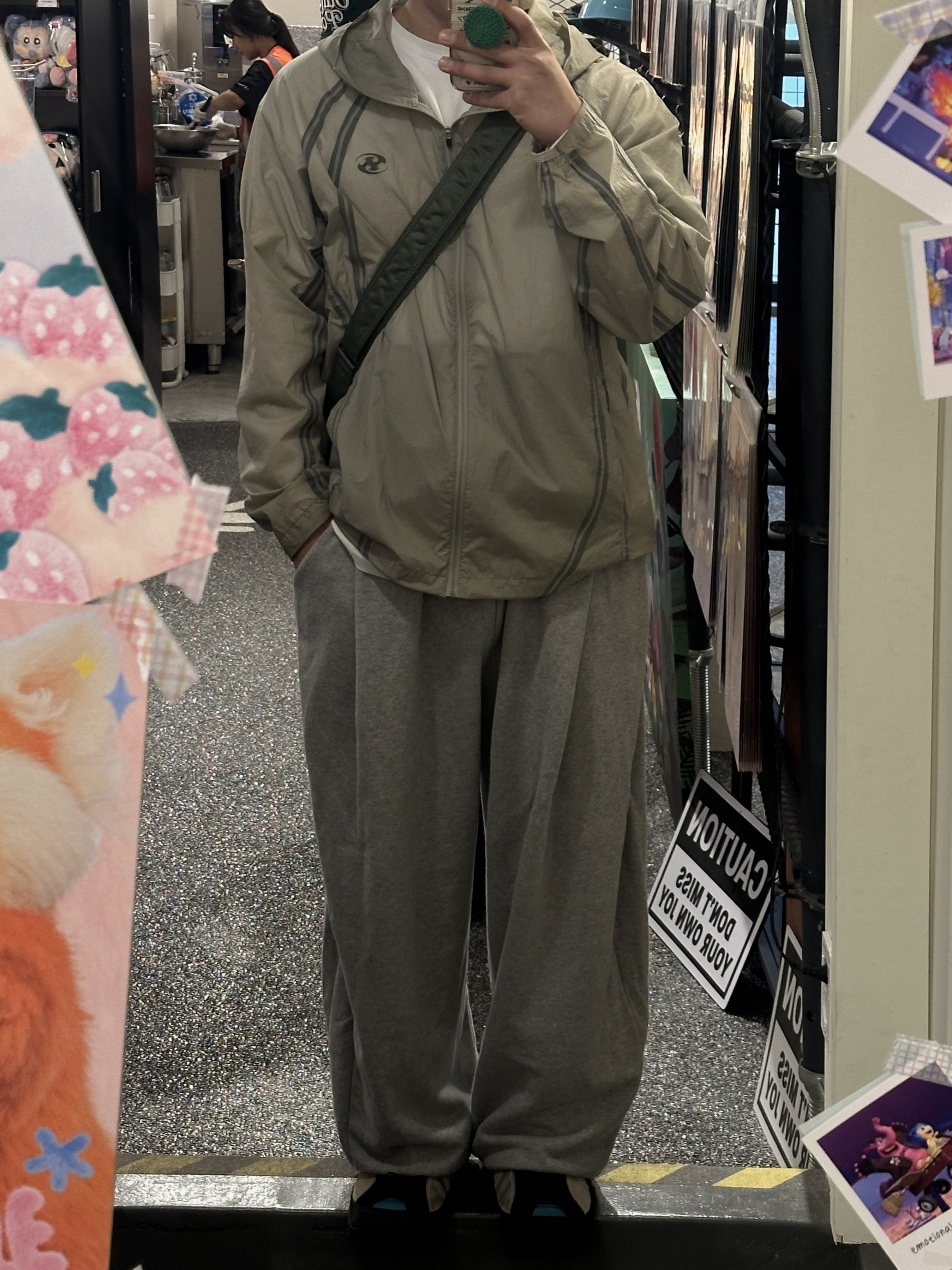 Porter Tanker Shoulder Bag Sage Green, Sansan Gear Seam Sealing Jacket Jade - 22FW 착용 스타일 - 4