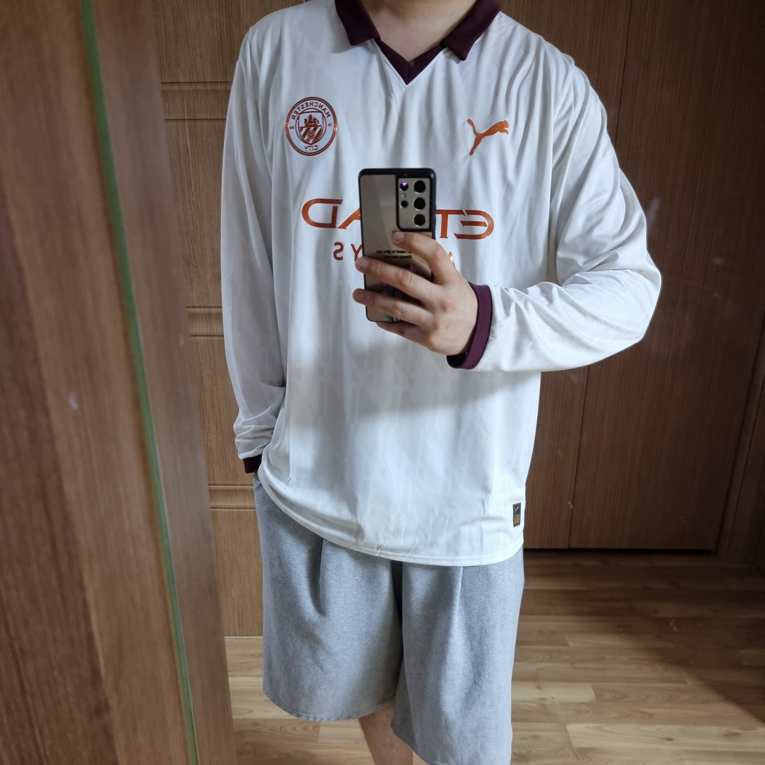 Puma Manchester City 2023/24 Away Long Sleeve Jersey White Aubergine (Non Marking Ver.) 착용 스타일 - 3