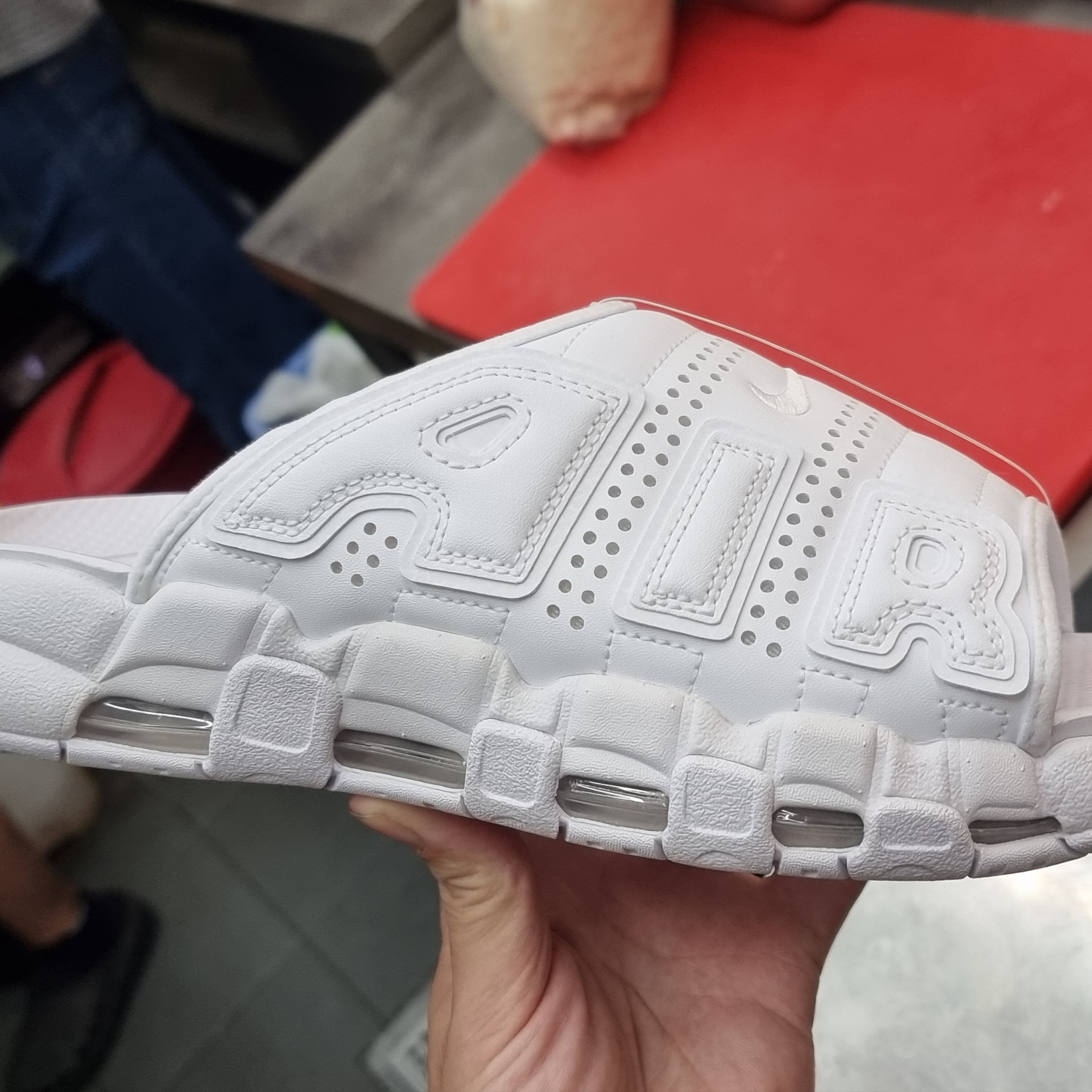 Nike Air More Uptempo Slide White 착용 스타일