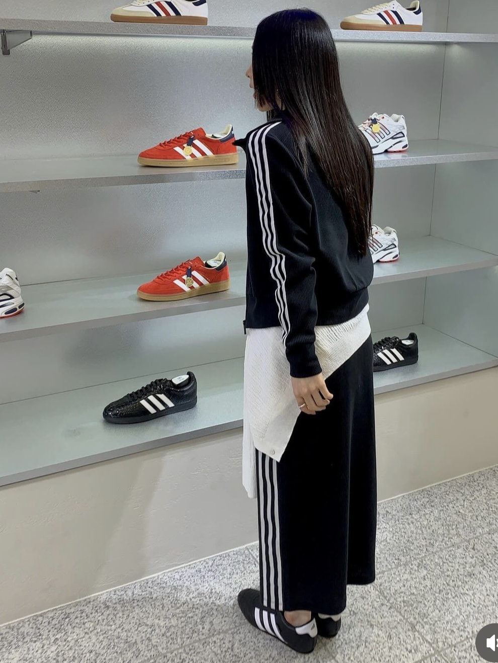 (W) Adidas Adicolor Knit Top Black - KR Sizing 착용 스타일 - 3