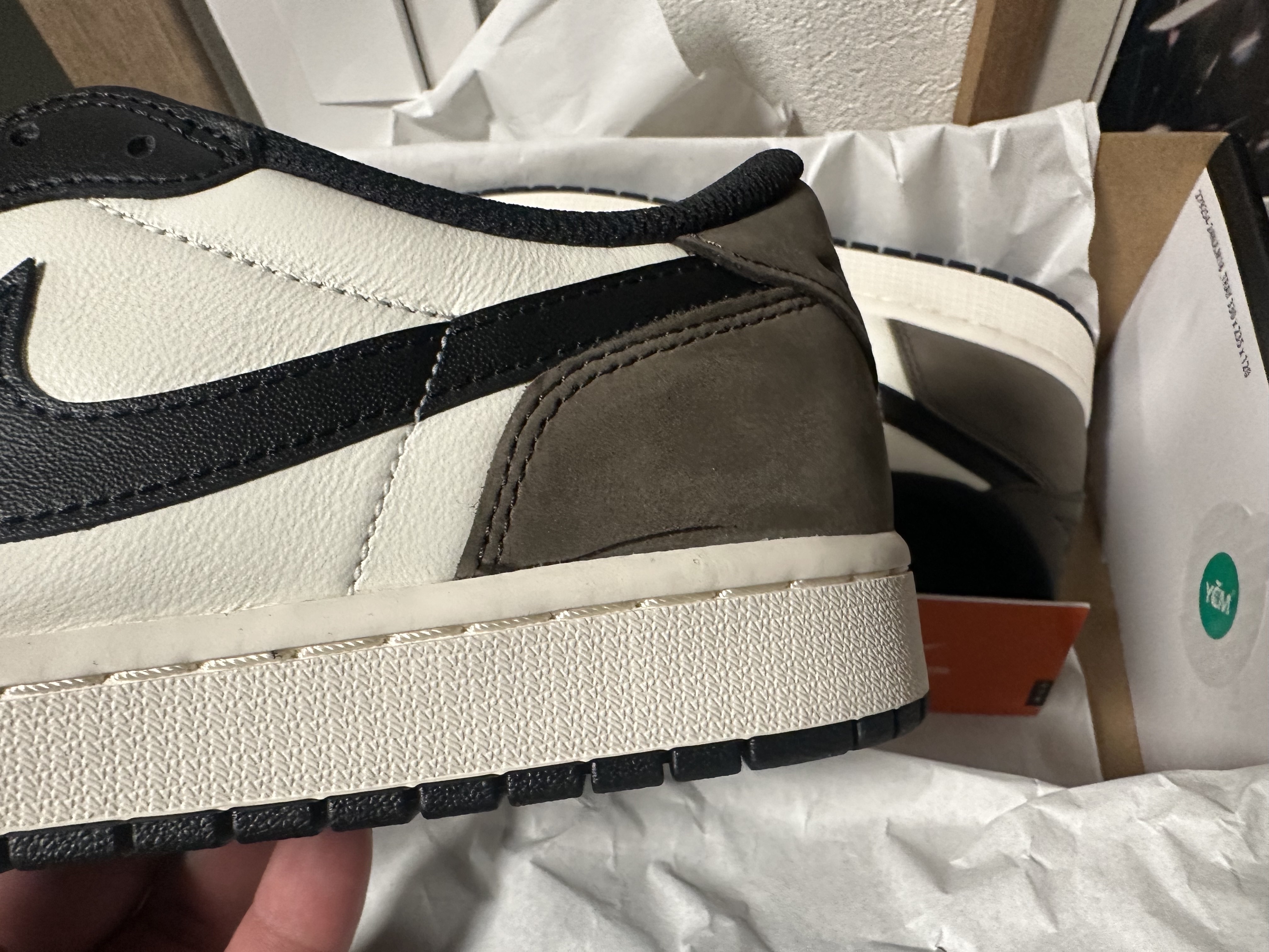 Jordan 1 Retro Low OG Mocha 착용 스타일 - 1