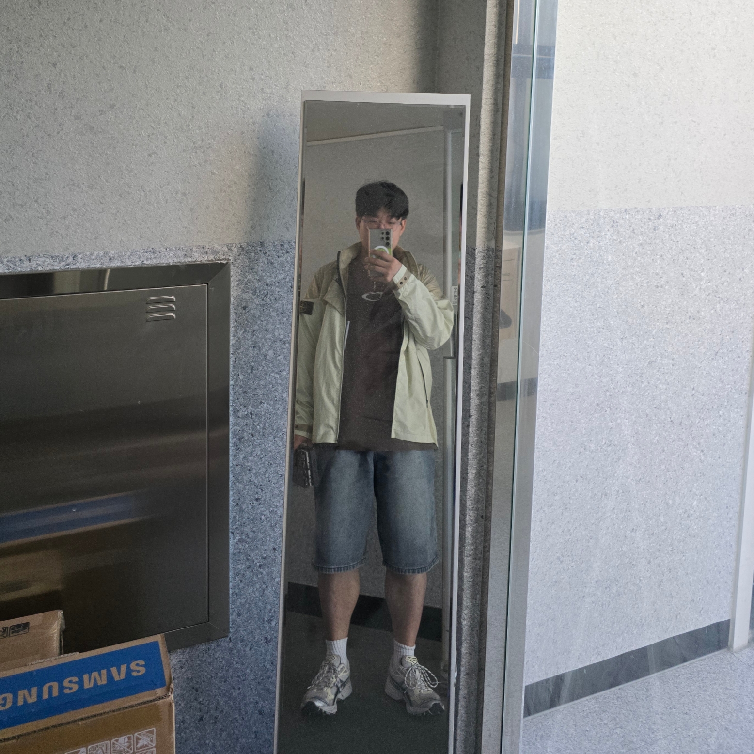 (W) Asics Gel-Kayano 14 White Midnight, Jordan x Travis Scott T-Shirts Palomino (DZ5510-274) 착용 스타일