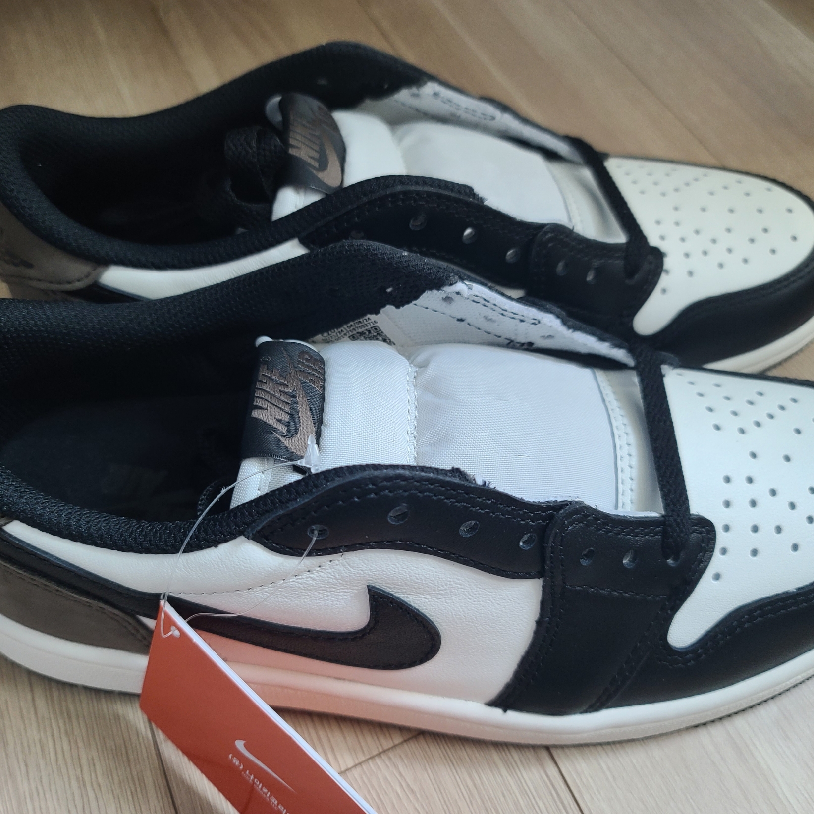 Jordan 1 Retro Low OG Mocha 착용 스타일 - 1
