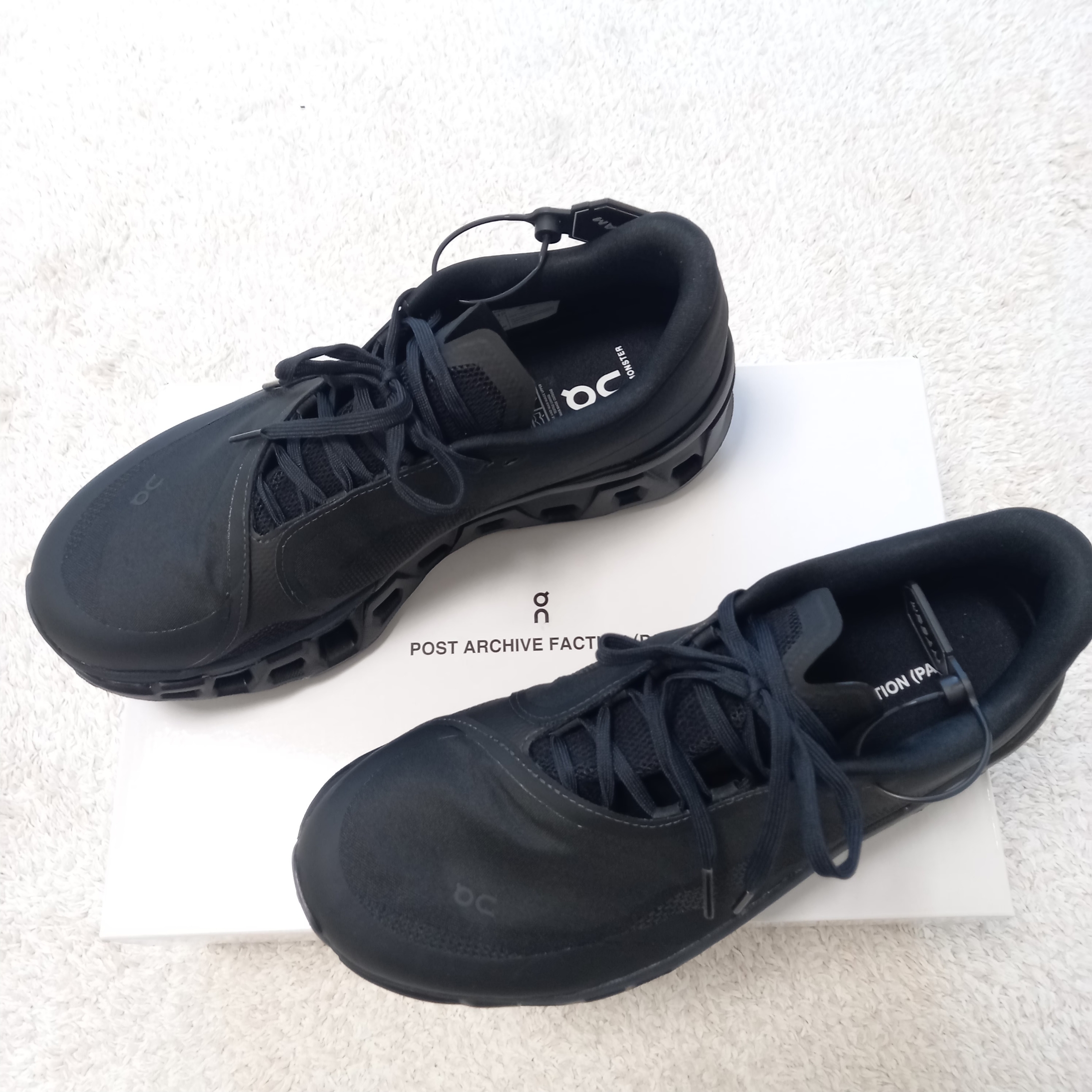 On Running x Post Archive Faction (Paf) Cloudmonster 2 Black Magnet 착용 스타일 - 1