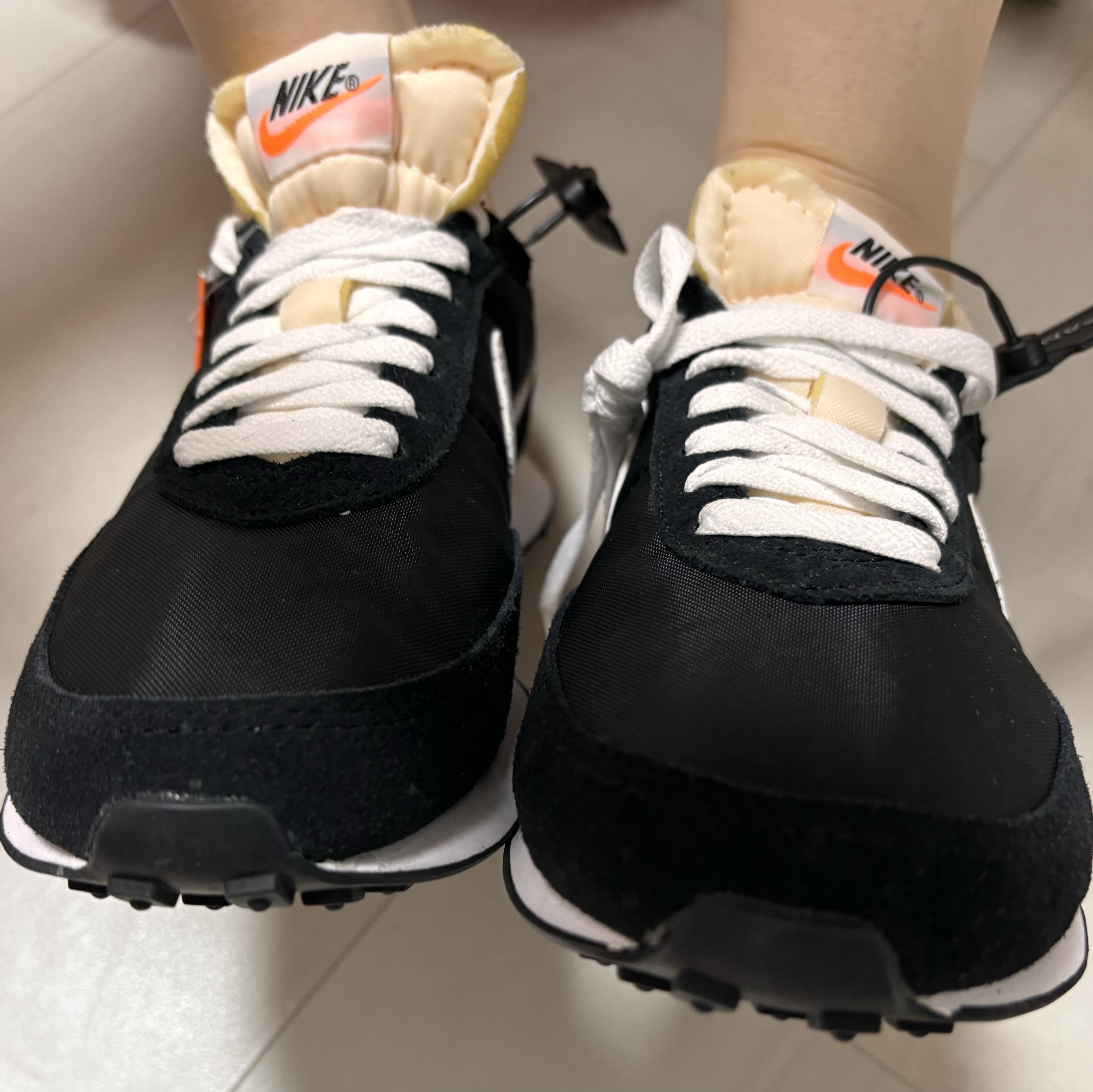 (W) Nike Waffle Trainer 2 Black White 착용 스타일 - 2