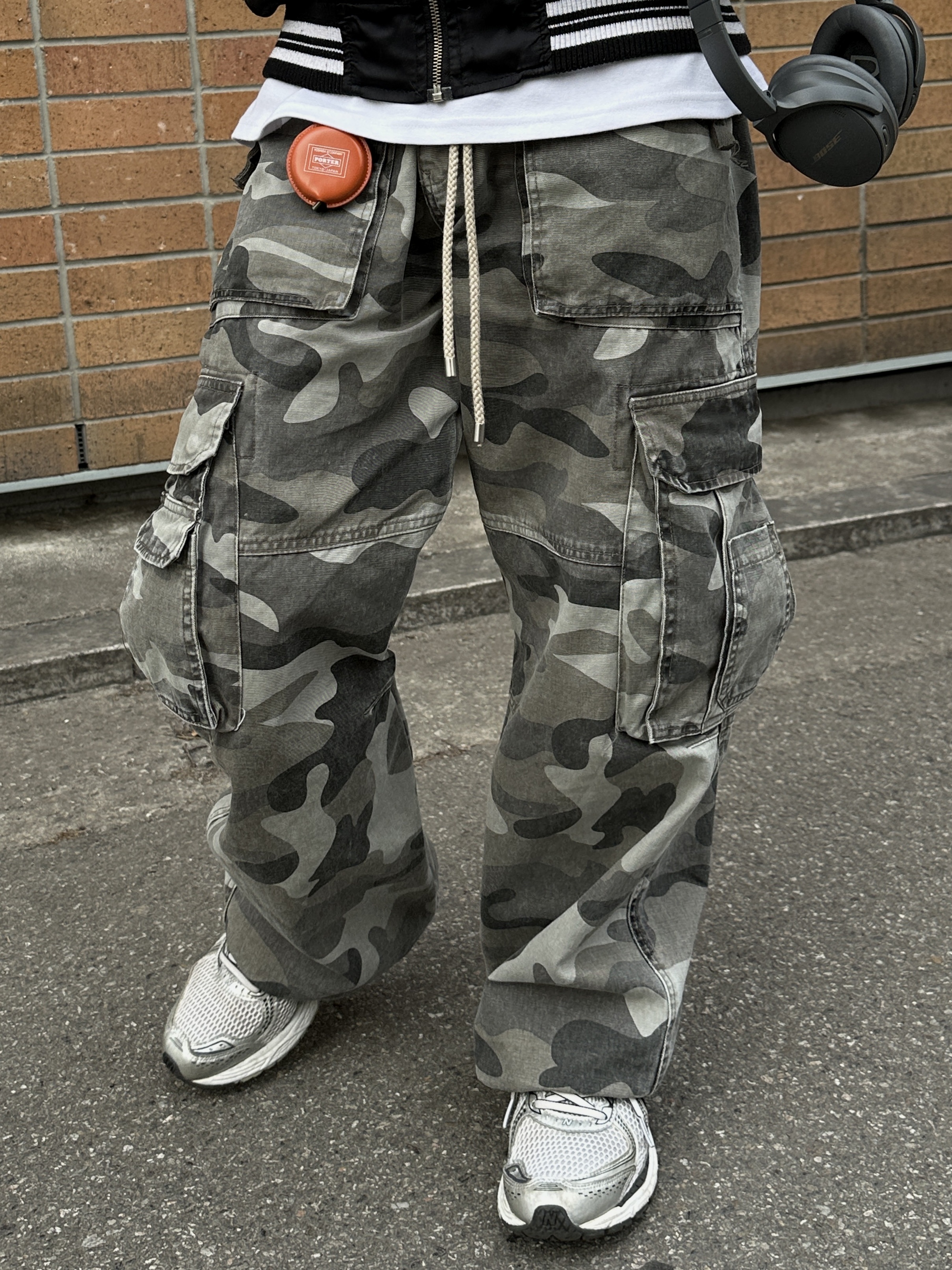 New Balance 860v2 White Black, Porter x New Era Key Holder Black 착용 스타일 - 3