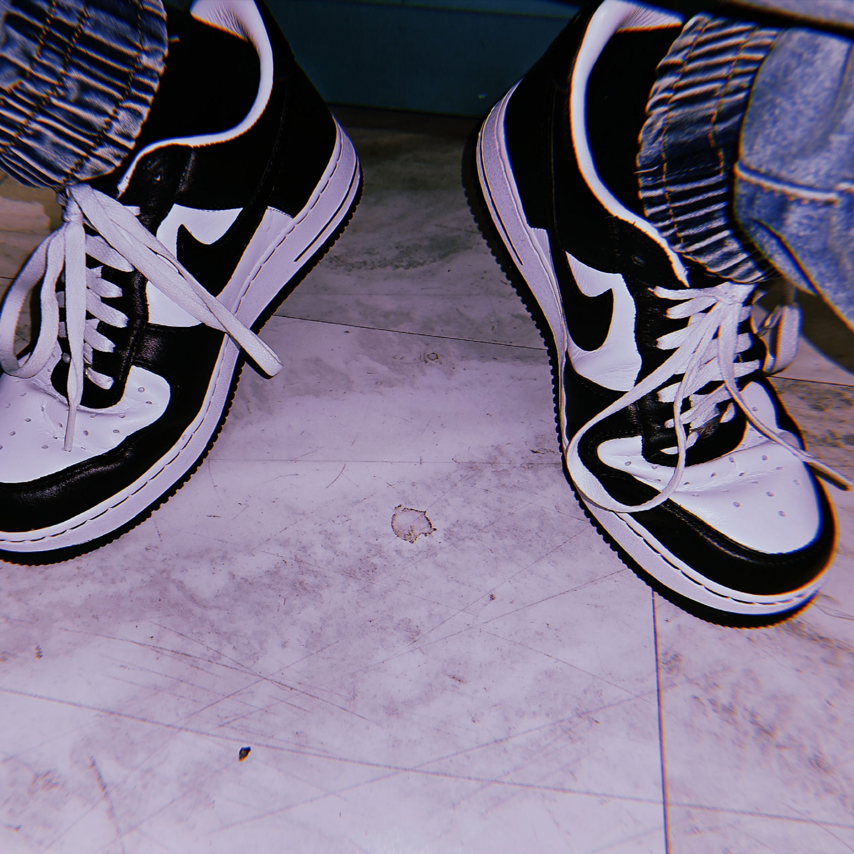 Nike x Terror Squad Air Force 1 Low QS Blackout 착용 스타일 - 5