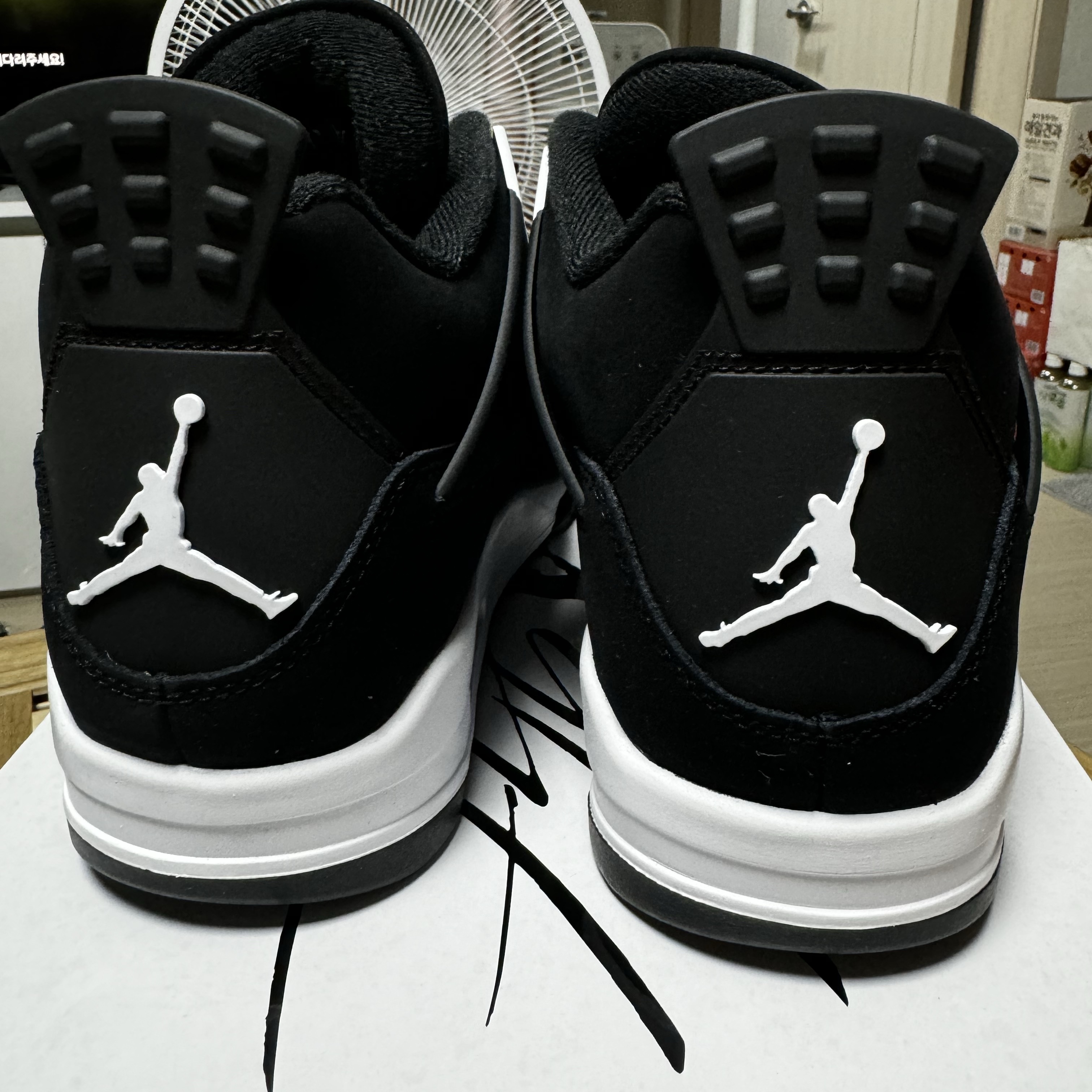 Jordan 4 Retro White Thunder 착용 스타일 - 7