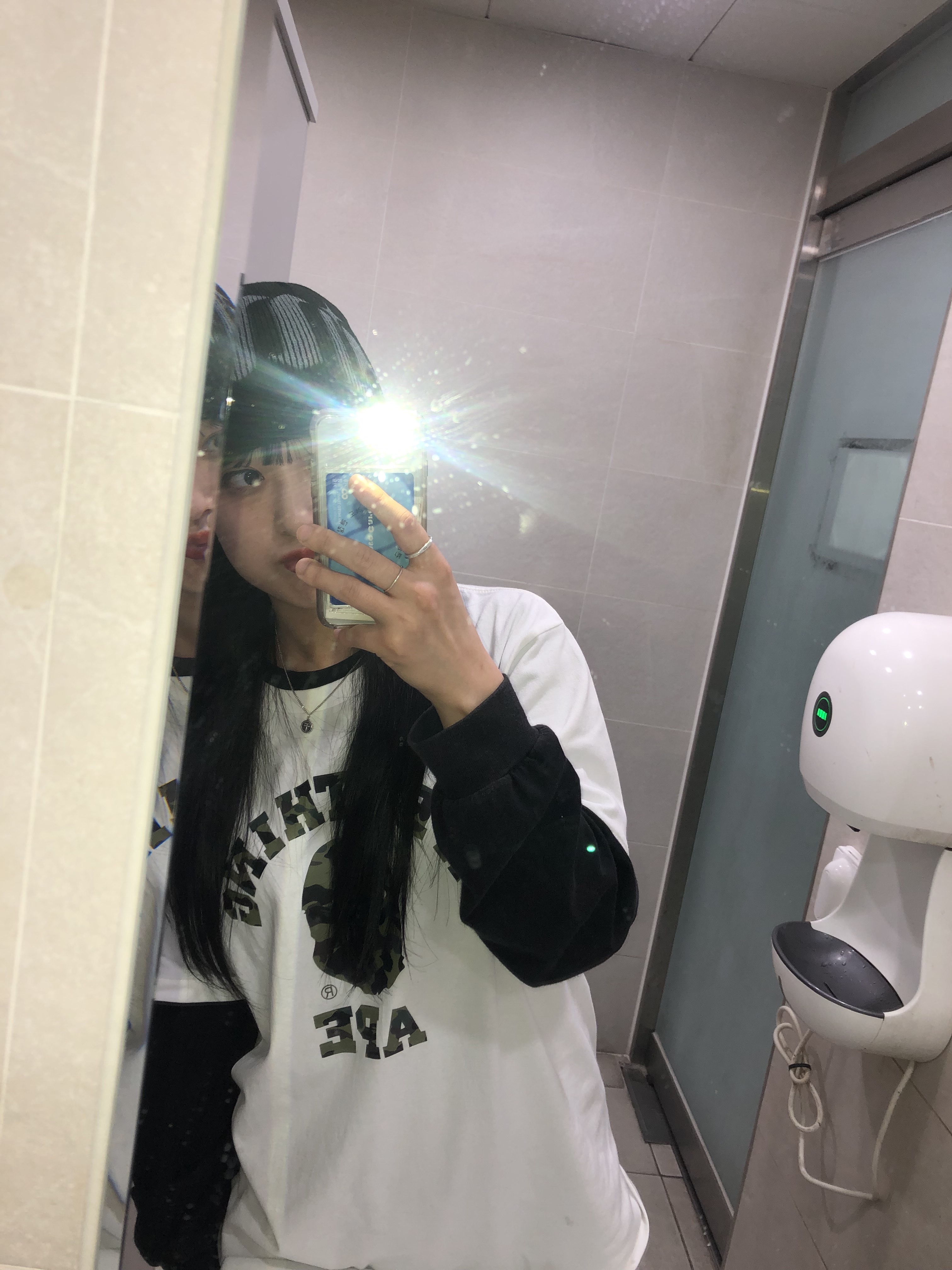 BAPE 1st Camo College T-Shirt White Green 착용 스타일