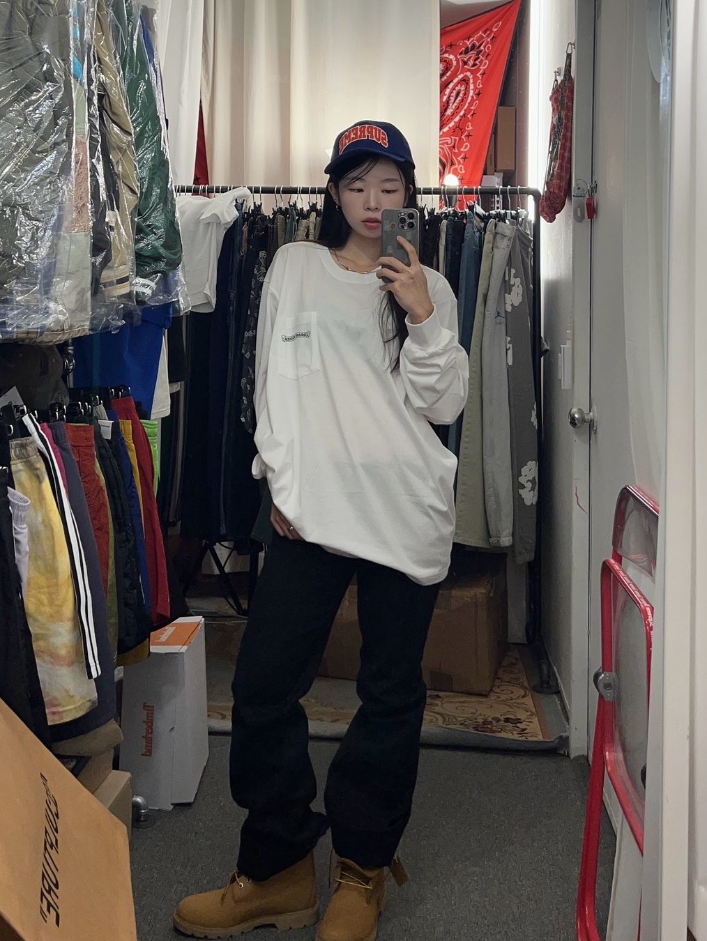 Chrome Hearts Script Letter Logo LS T-Shirt White, Supreme Felt Arc 6-Panel Navy - 24FW 착용 스타일 - 1
