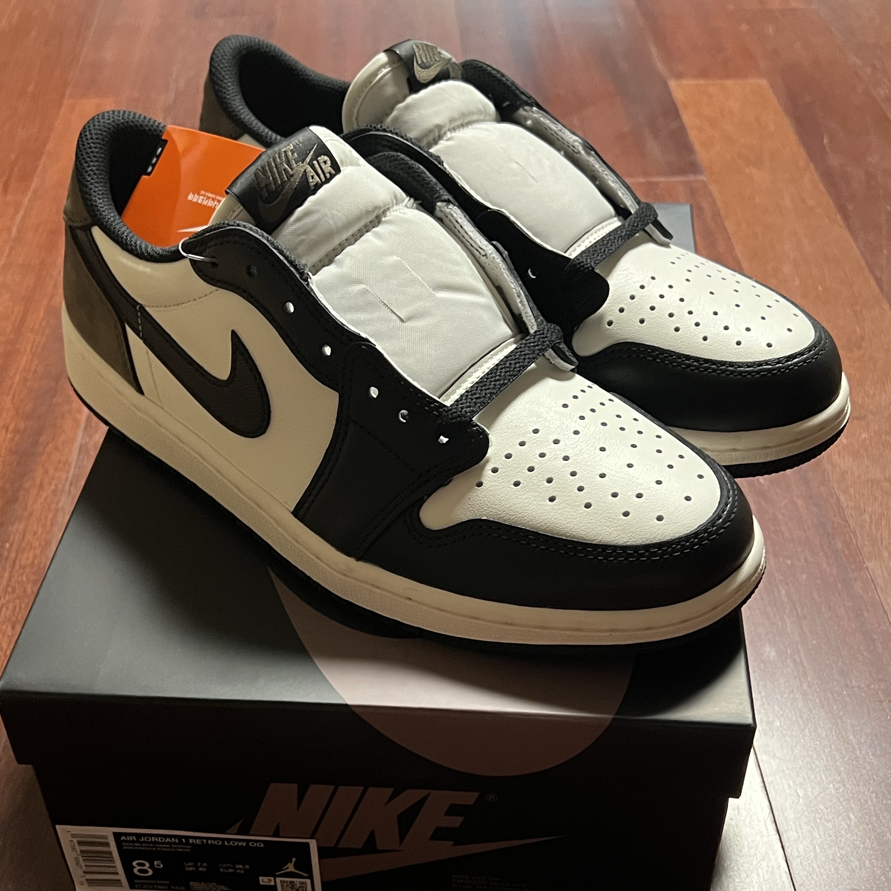 Jordan 1 Retro Low OG Mocha 착용 스타일 - 3