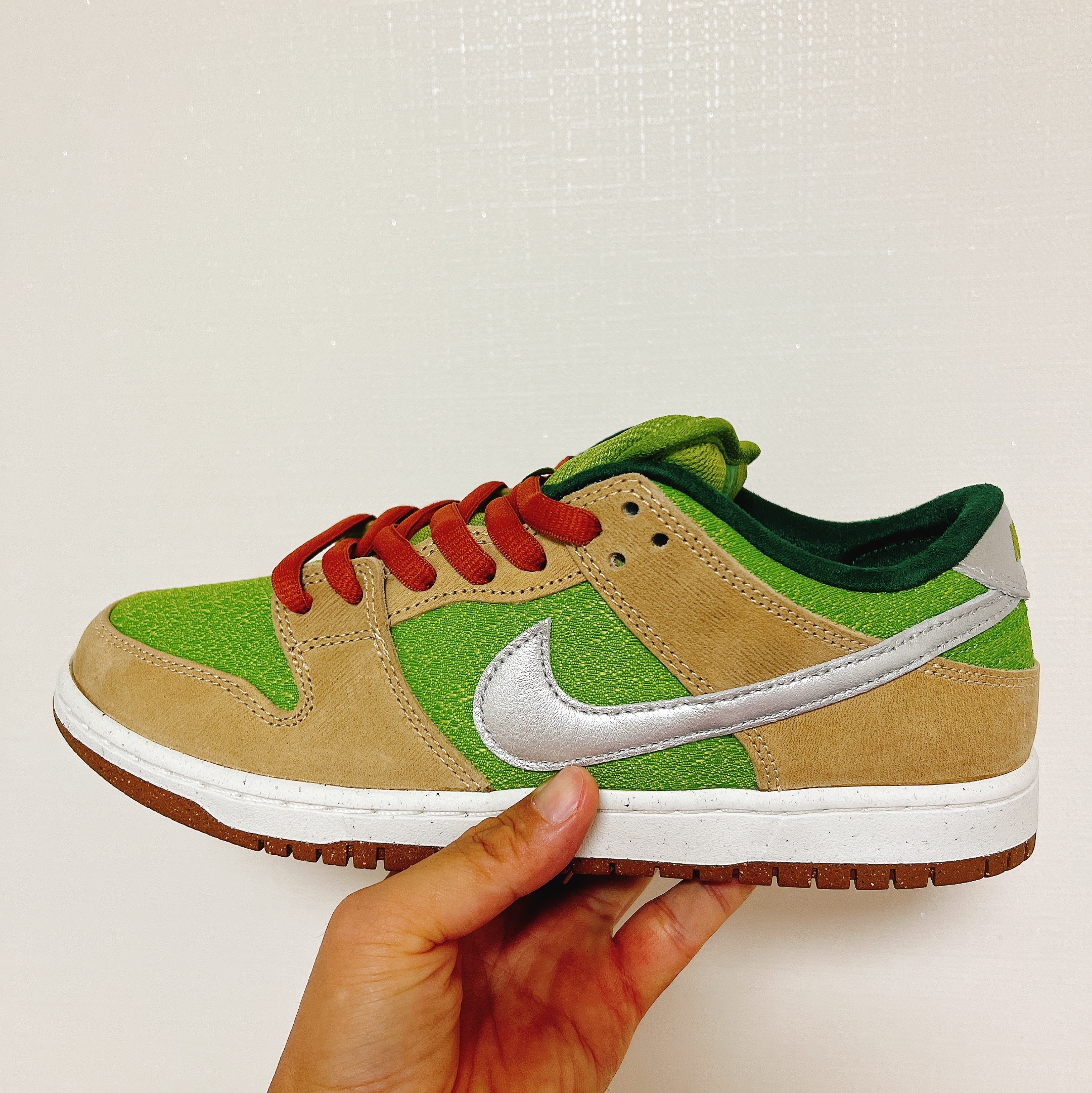 Nike SB Dunk Low Pro Sesame and Pear 착용 스타일 - 4