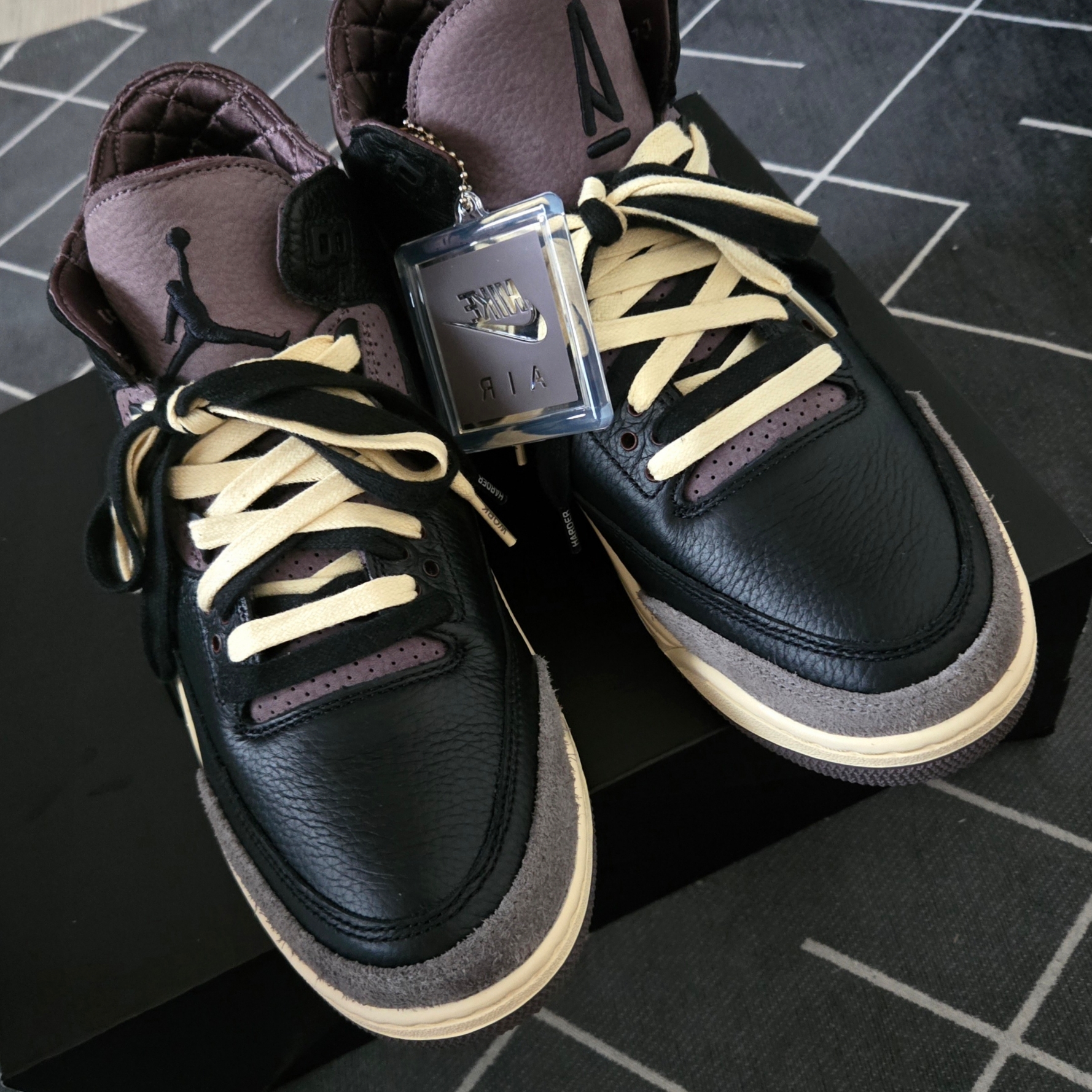 (W) Jordan 3 x A Ma Maniere Retro OG SP Black and Flat Pewter 착용 스타일