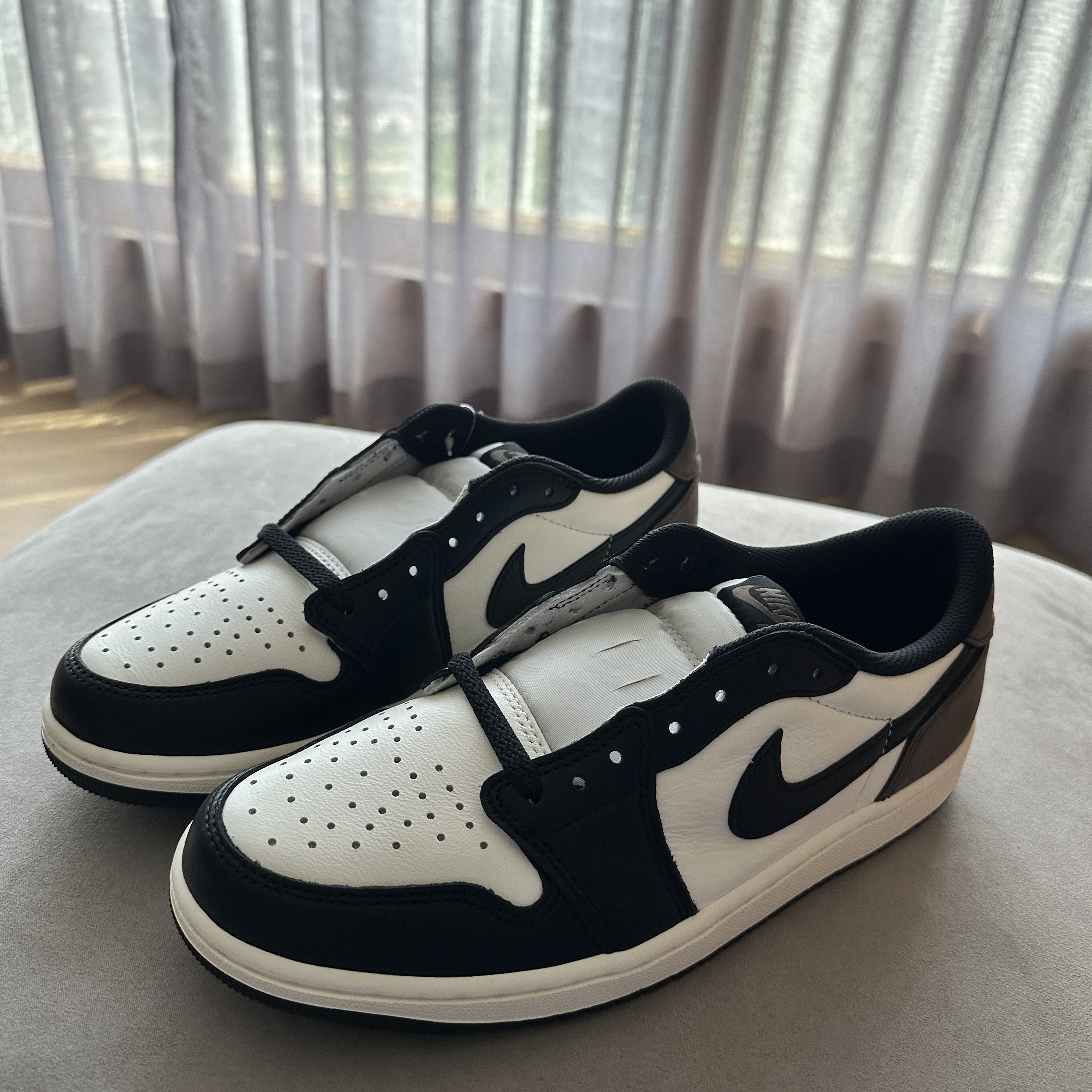 Jordan 1 Retro Low OG Mocha 착용 스타일