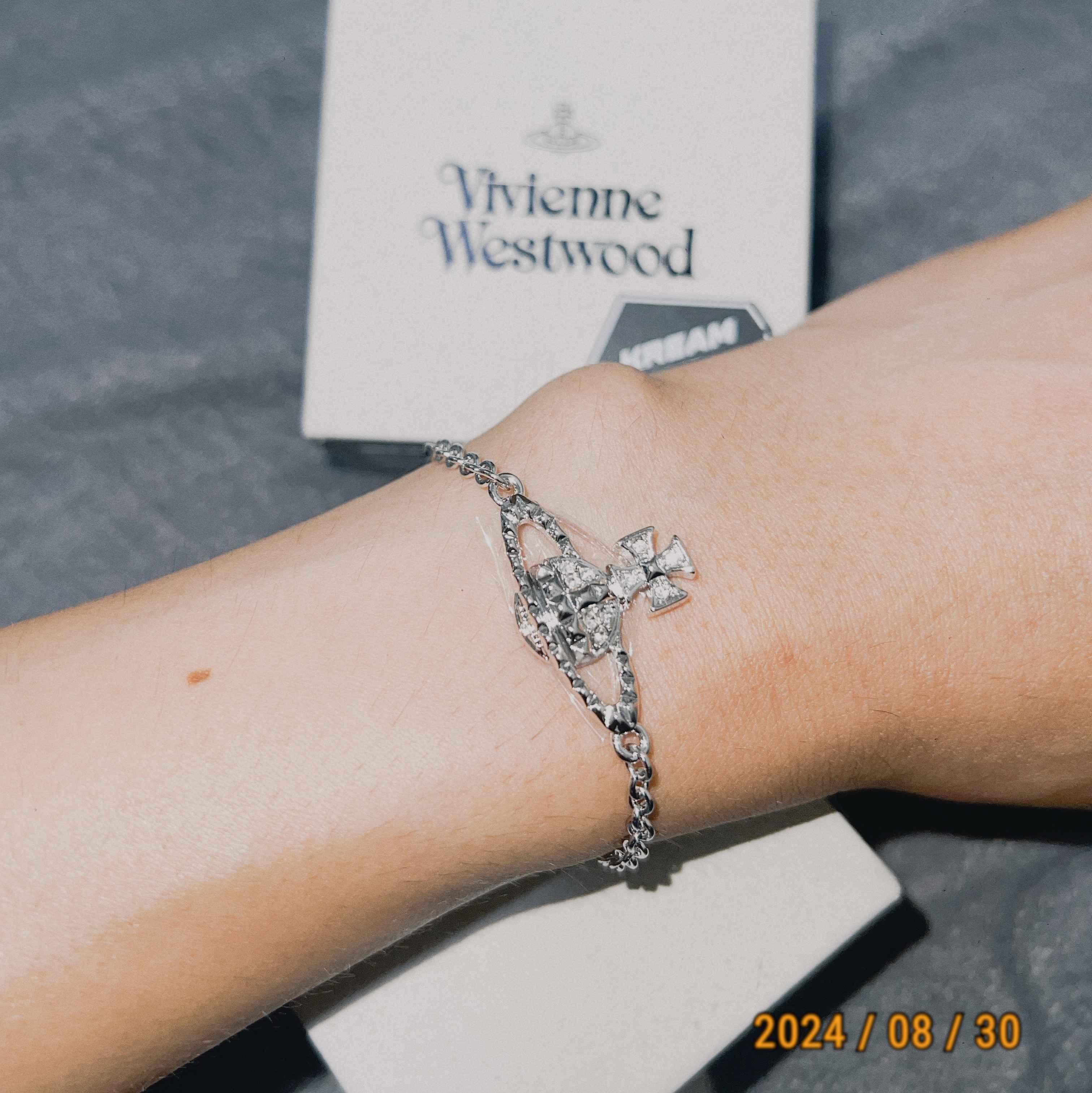 Vivienne Westwood Mayfair Bas Relief Bracelet Silver 착용 스타일
