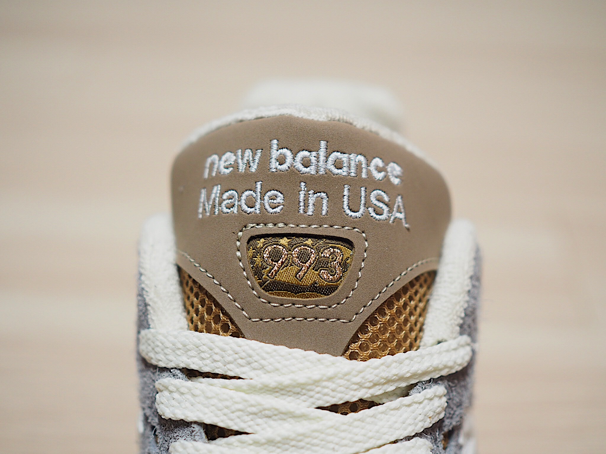New Balance 993 Made in USA Shadow Grey Driftwood 착용 스타일 - 2