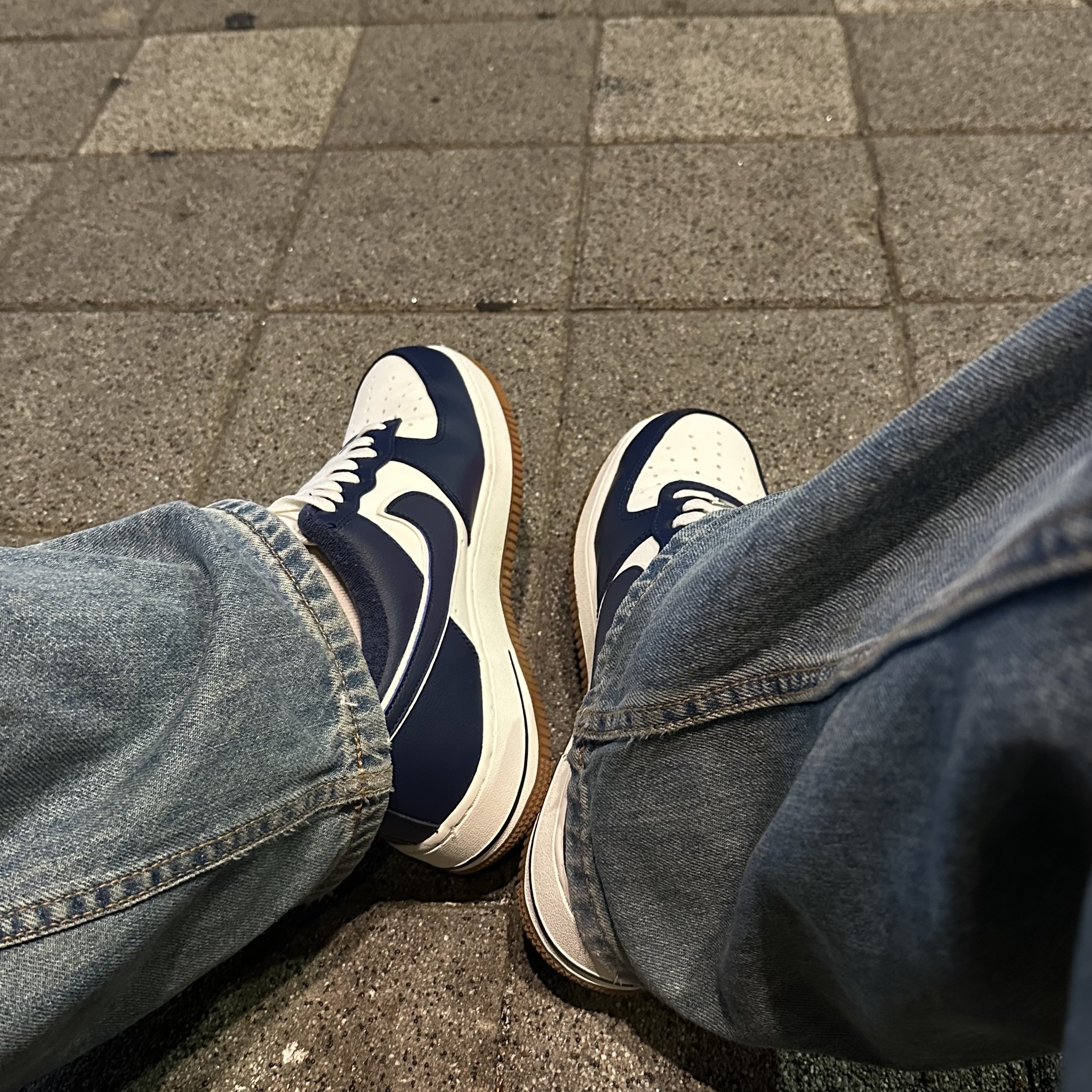 Nike Air Force 1 '07 LV8 Midnight Navy 착용 스타일