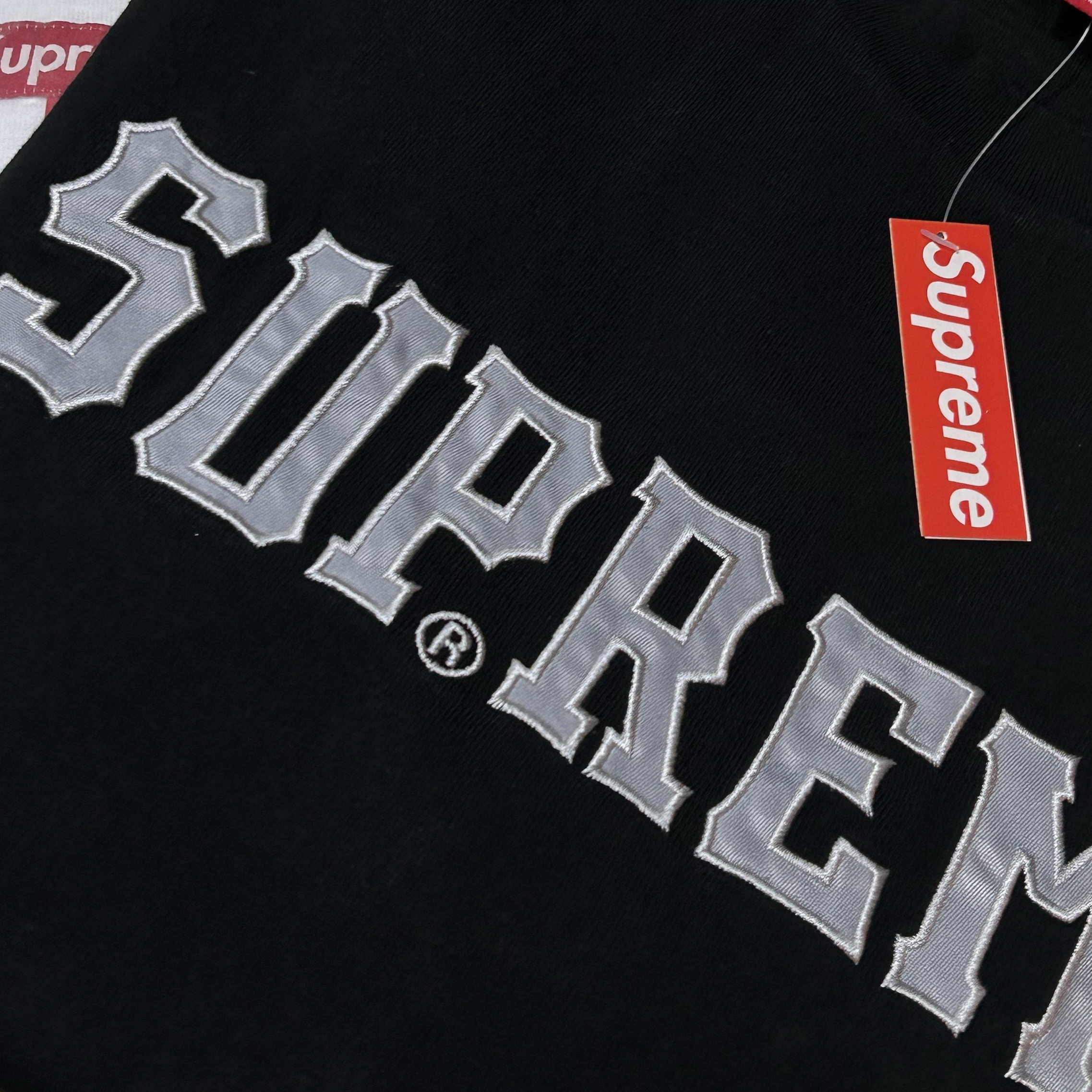 Supreme Twill Applique S/S Top Black - 24FW 착용 스타일