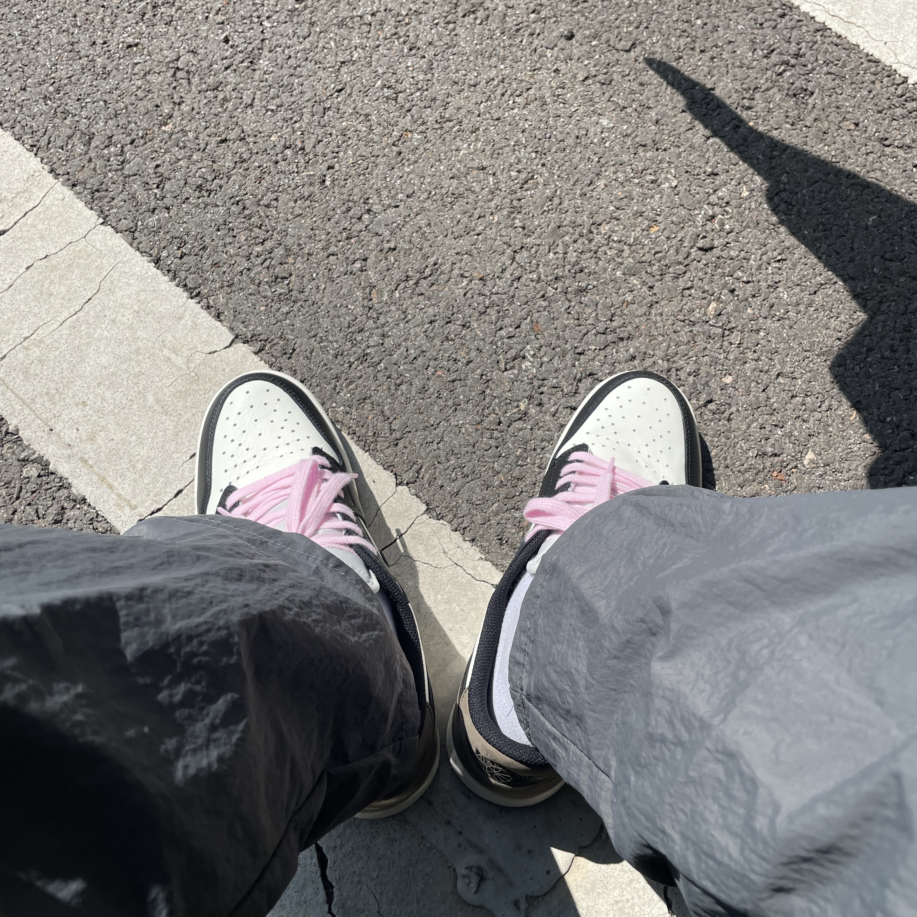 Jordan 1 Retro Low OG Mocha 착용 스타일 - 2