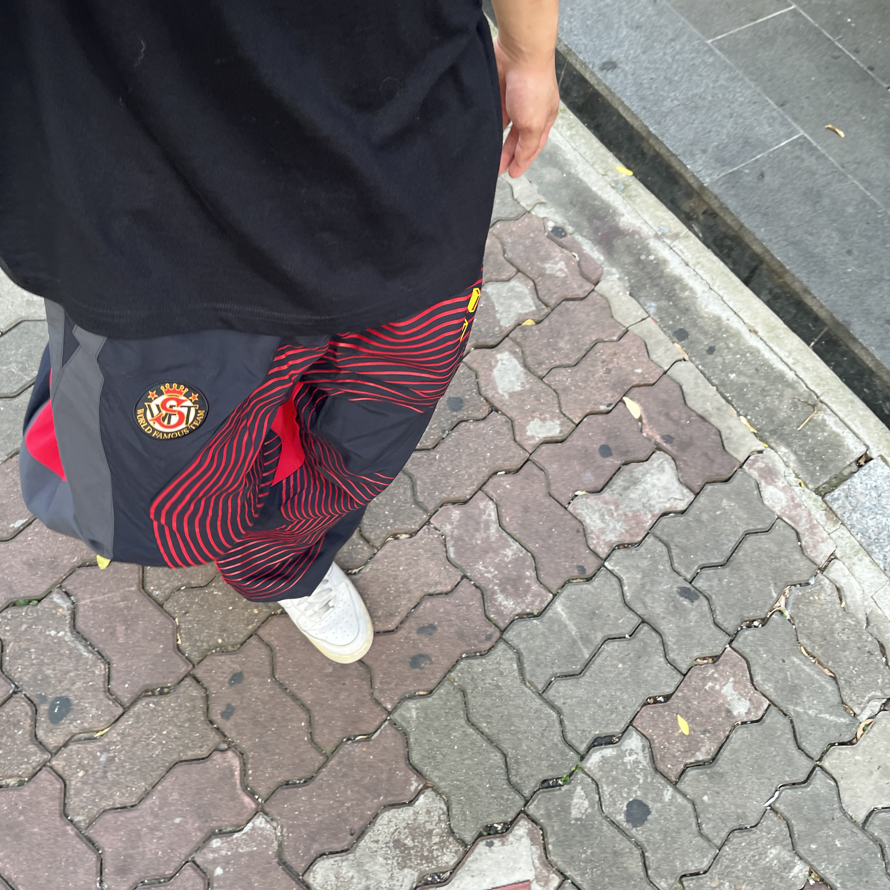 Supreme S Logo Track Pants Black - 24FW, Corteiz Reflective Alcatraz T-Shirt New Blank Triple Black 착용 스타일 - 4