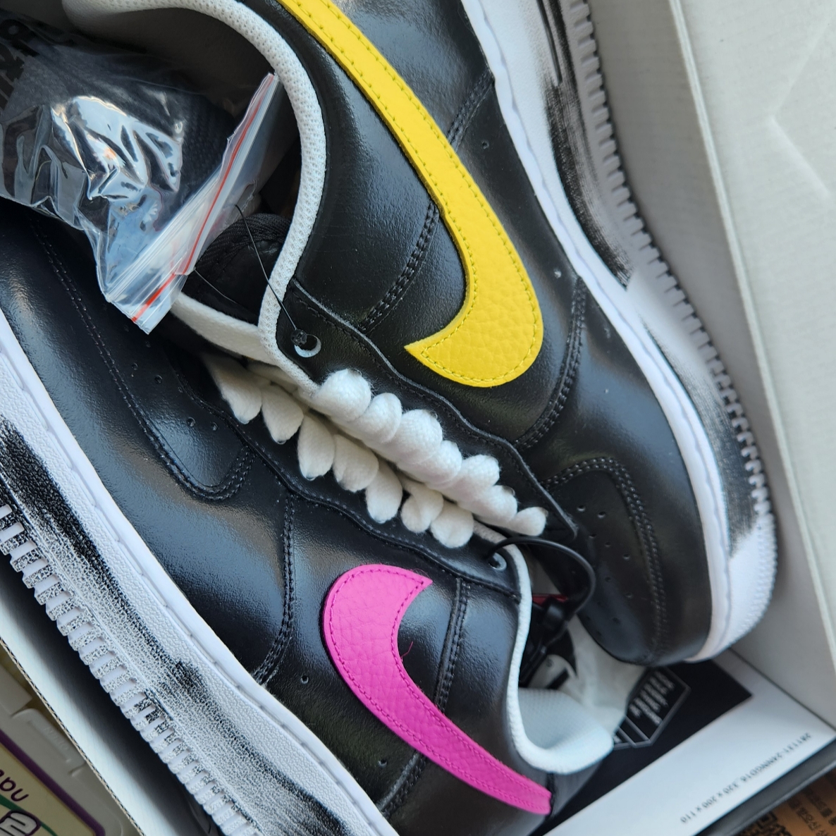Nike x Peaceminusone Air Force 1 Low Para-Noise 3.0 Black and Multicolor, Nike x Peaceminusone LS T-Shirt Black (DR0098-010) 착용 스타일 - 3